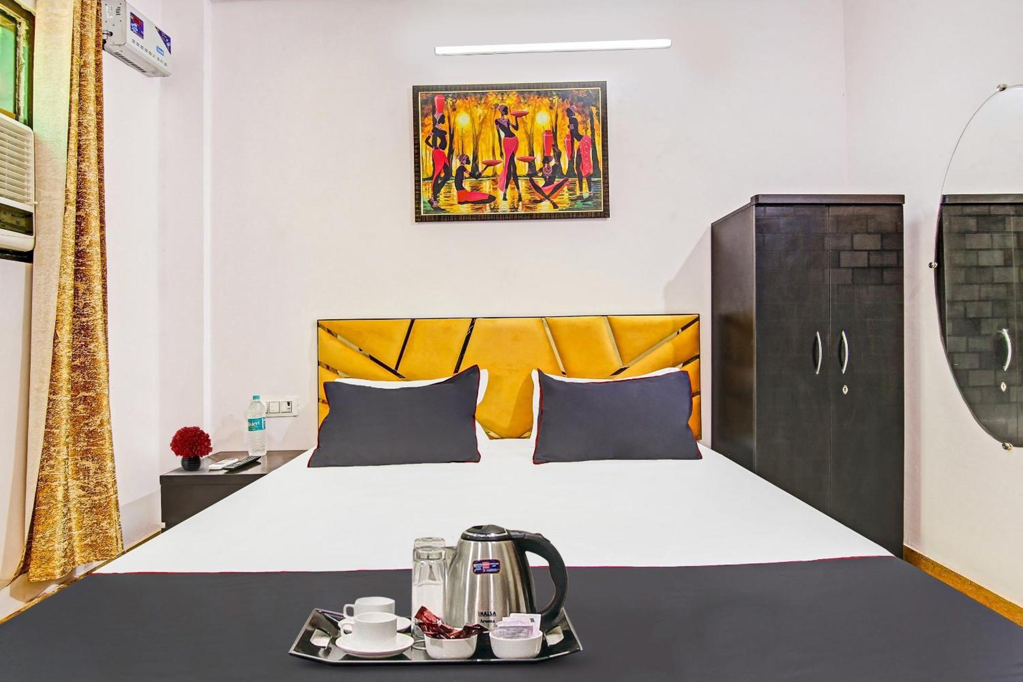 Hotel Collection O Decent Nest Near Nawada Metro Station New Delhi