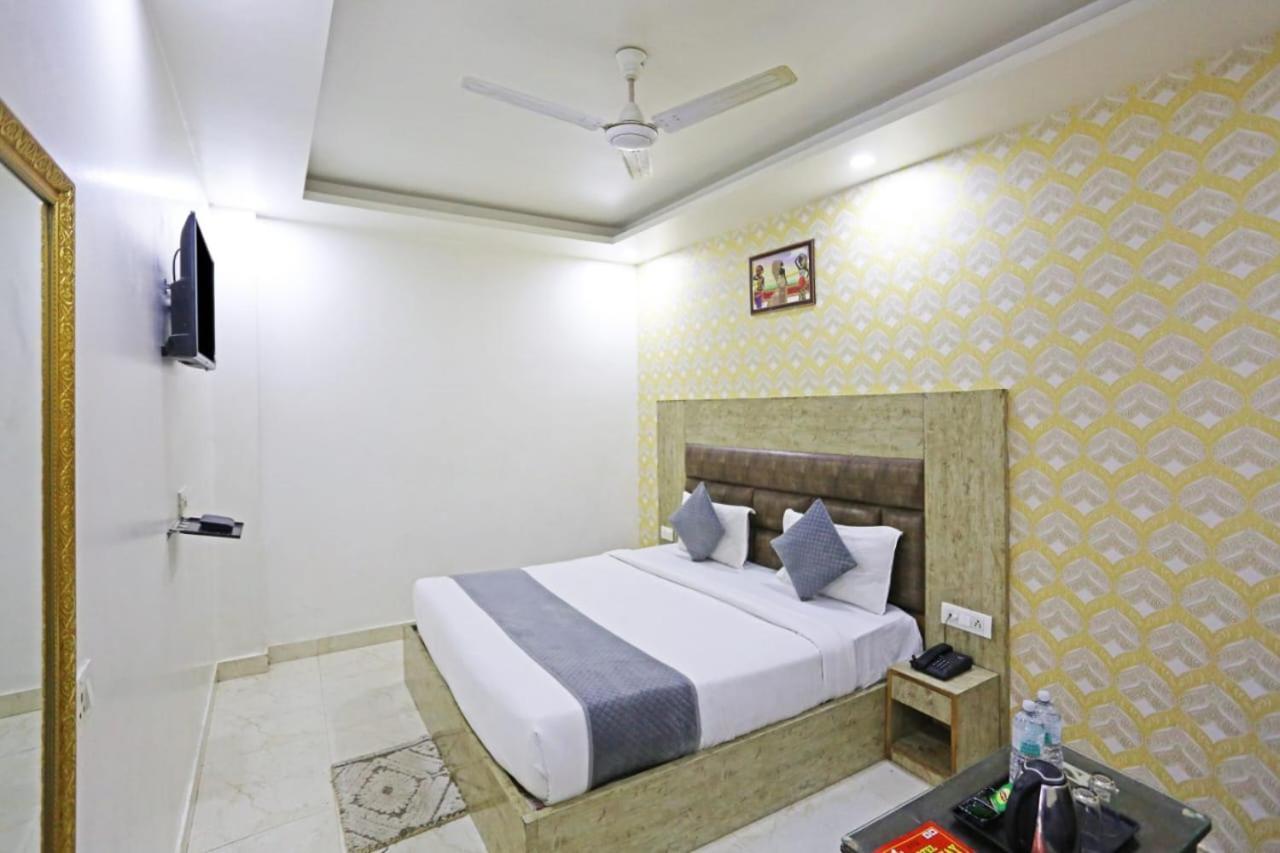 Hotel Broadway Near Delhi Airport 3*