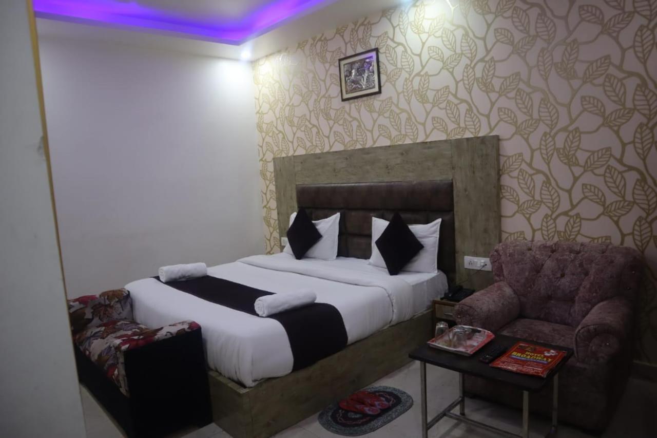 Broadway Near Delhi Airport Hotel