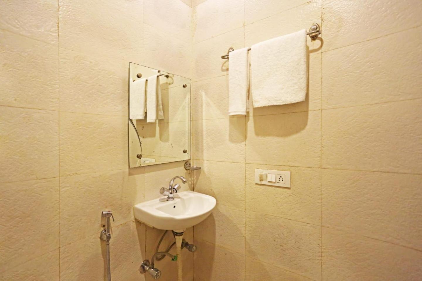 Broadway Near Delhi Airport 3*