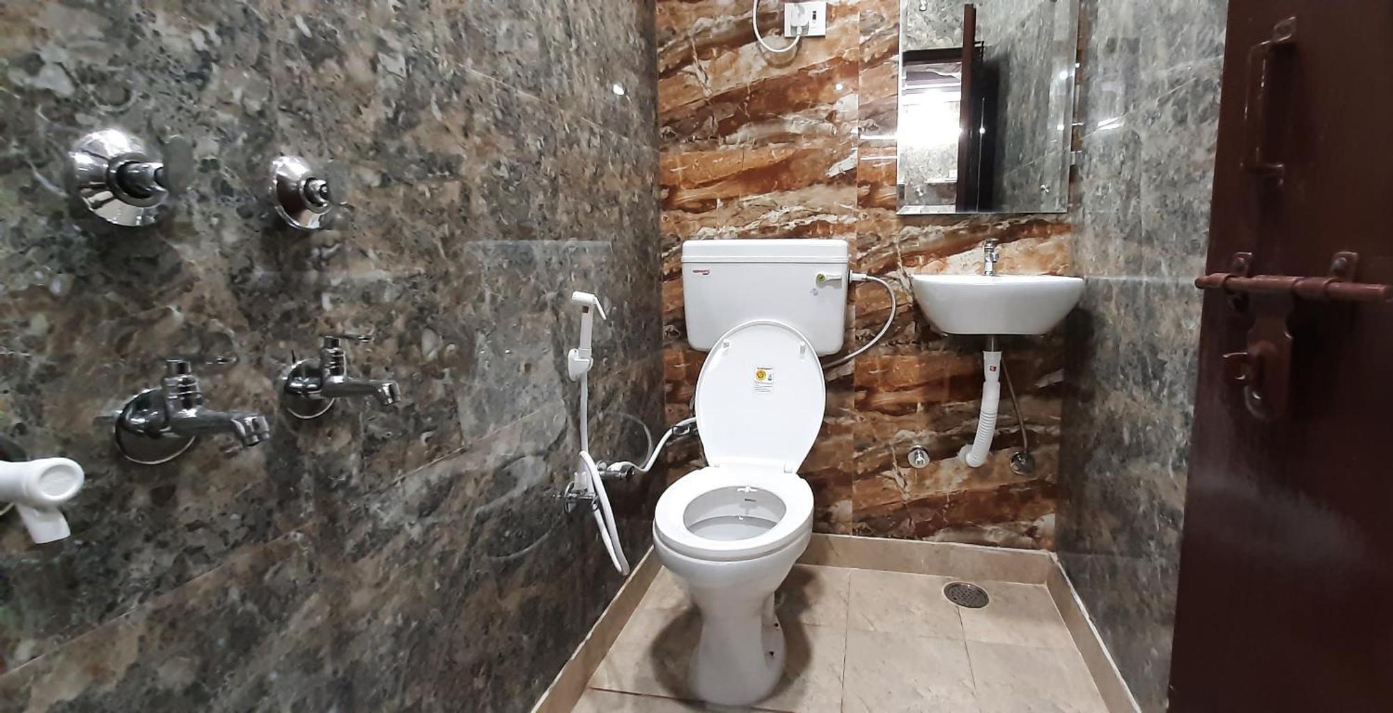 Guest house Aggarwal Lajpat Nagar, With Private Kitchen Android Tv Wifi And Fridge *