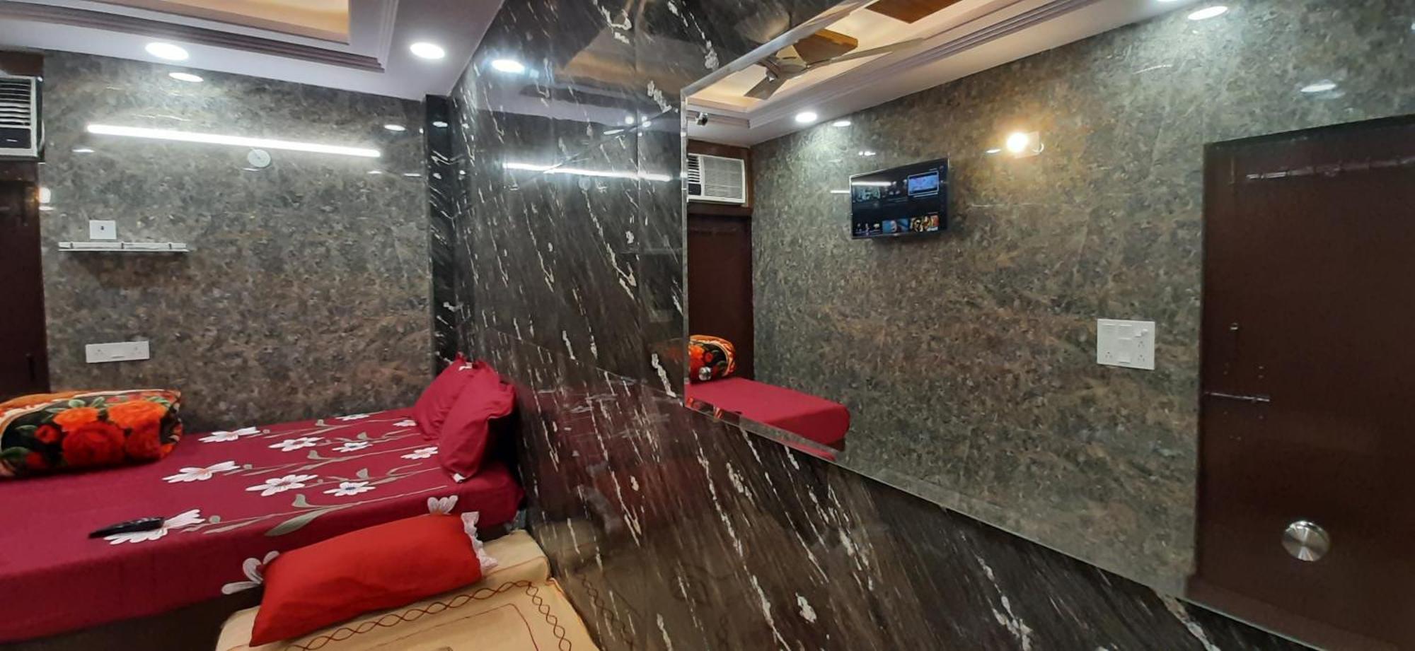 Guest house Aggarwal Lajpat Nagar, With Private Kitchen Android Tv Wifi And Fridge *