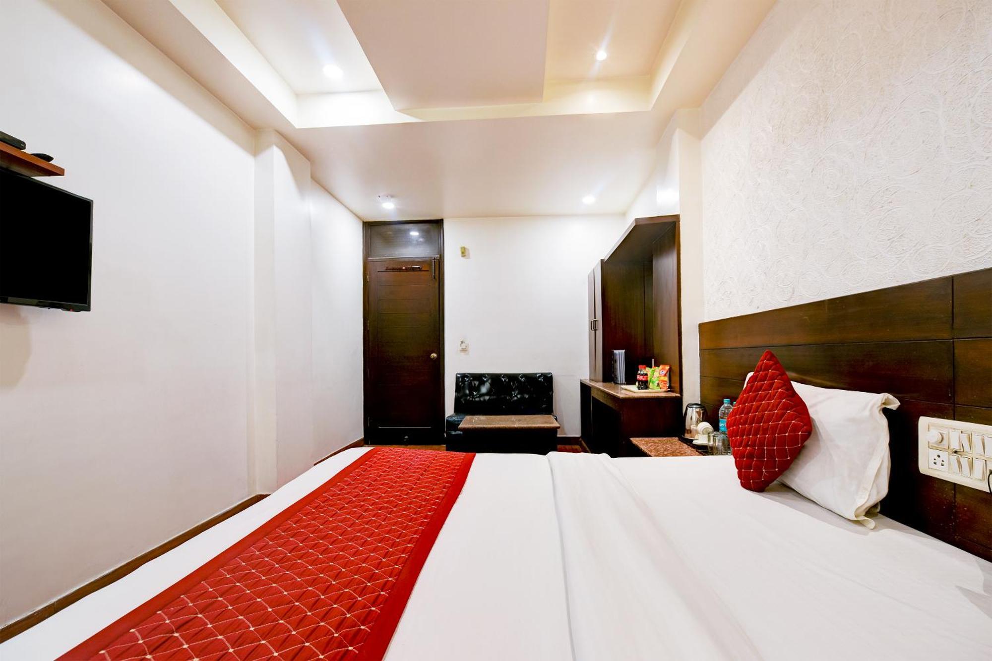 The Raj At Railway Station Hotel