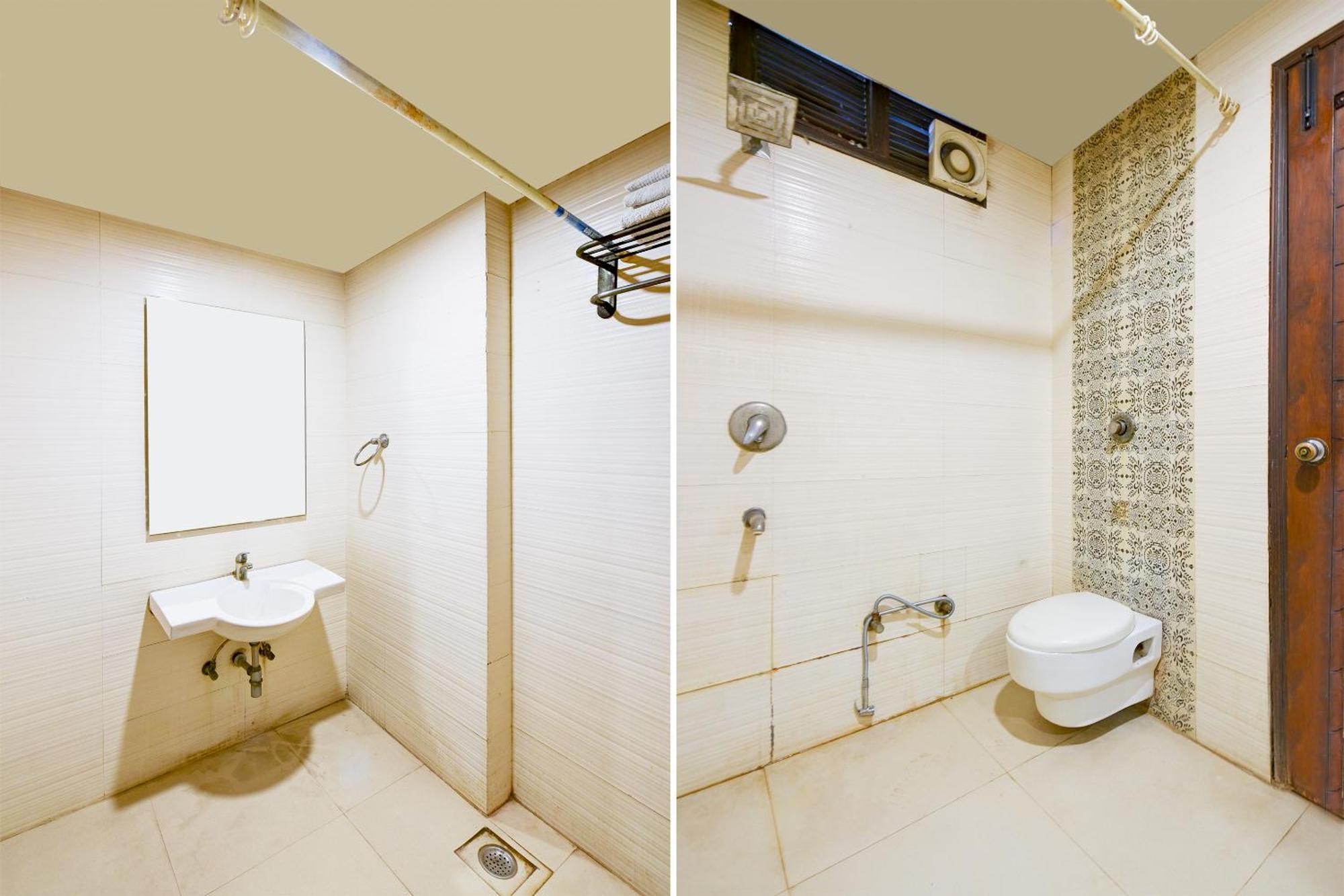 Hotel The Raj At Railway Station 3*