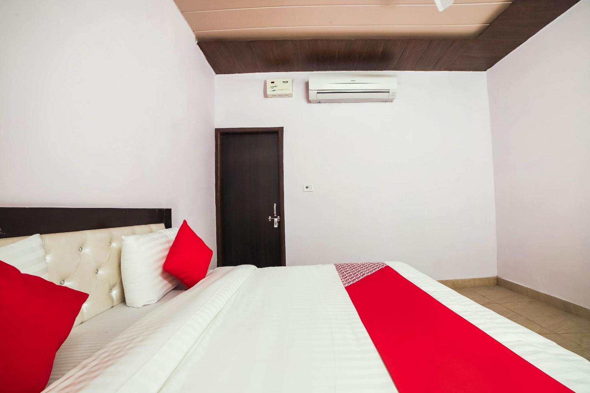 Hotel O Iris Lite