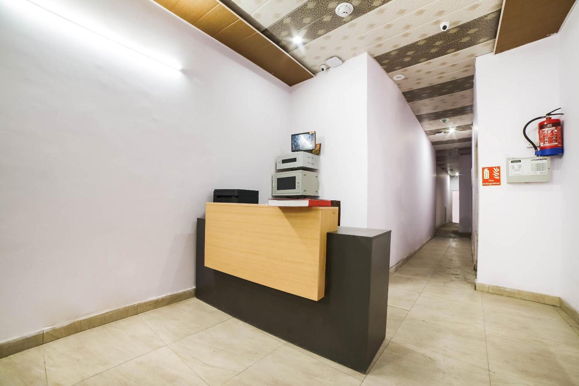 Hotel O Iris Lite