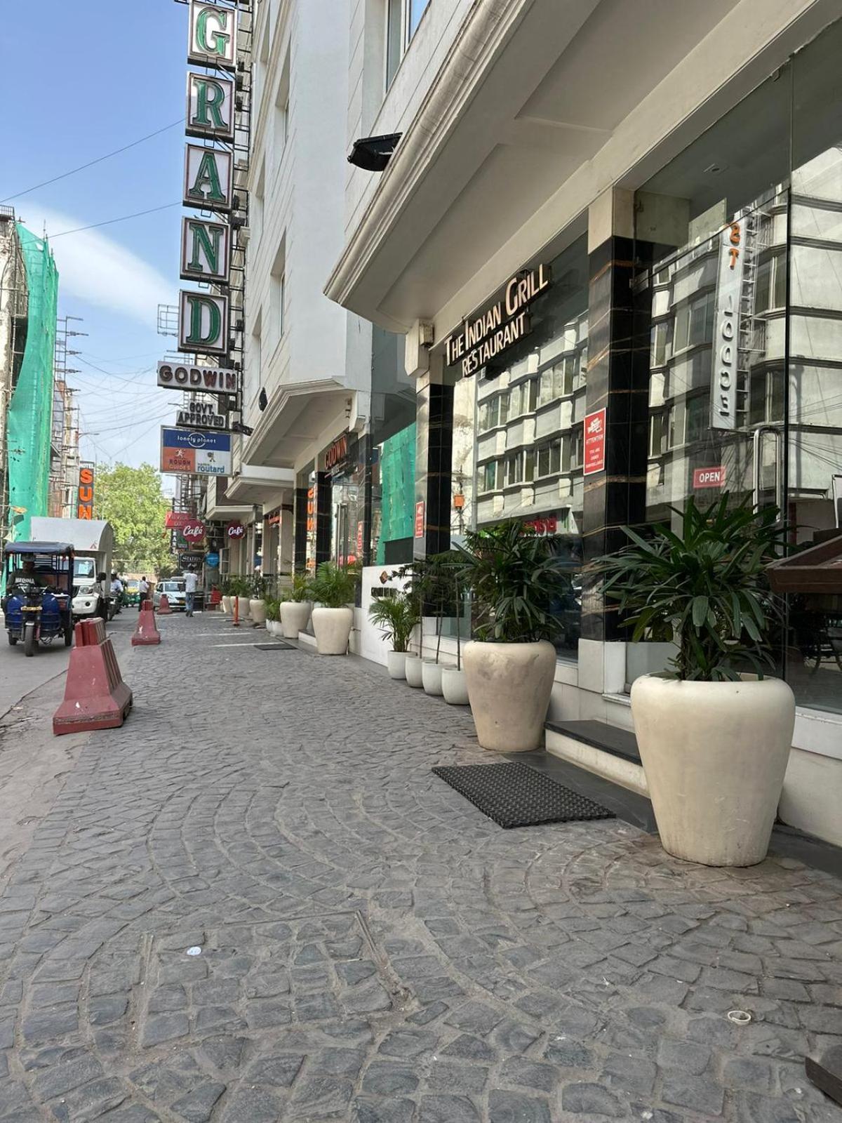 Hotel Godwin Deluxe -Free Airport Pickup -Traveller'S Choice Award Winner 2025
