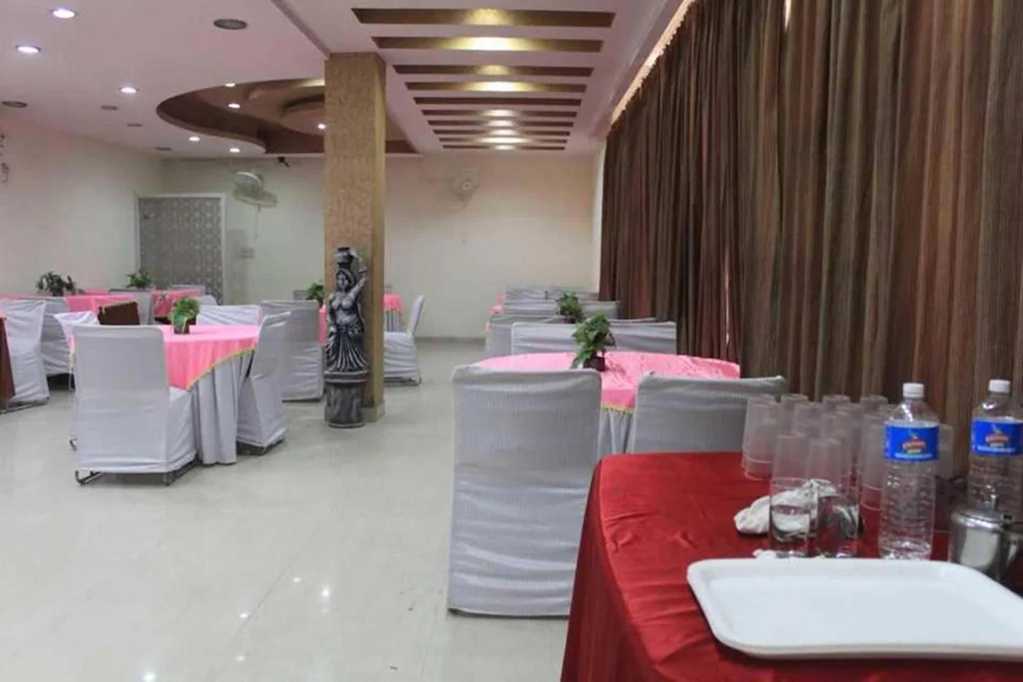 Om Paradise Near Igi Delhi Airport 3*