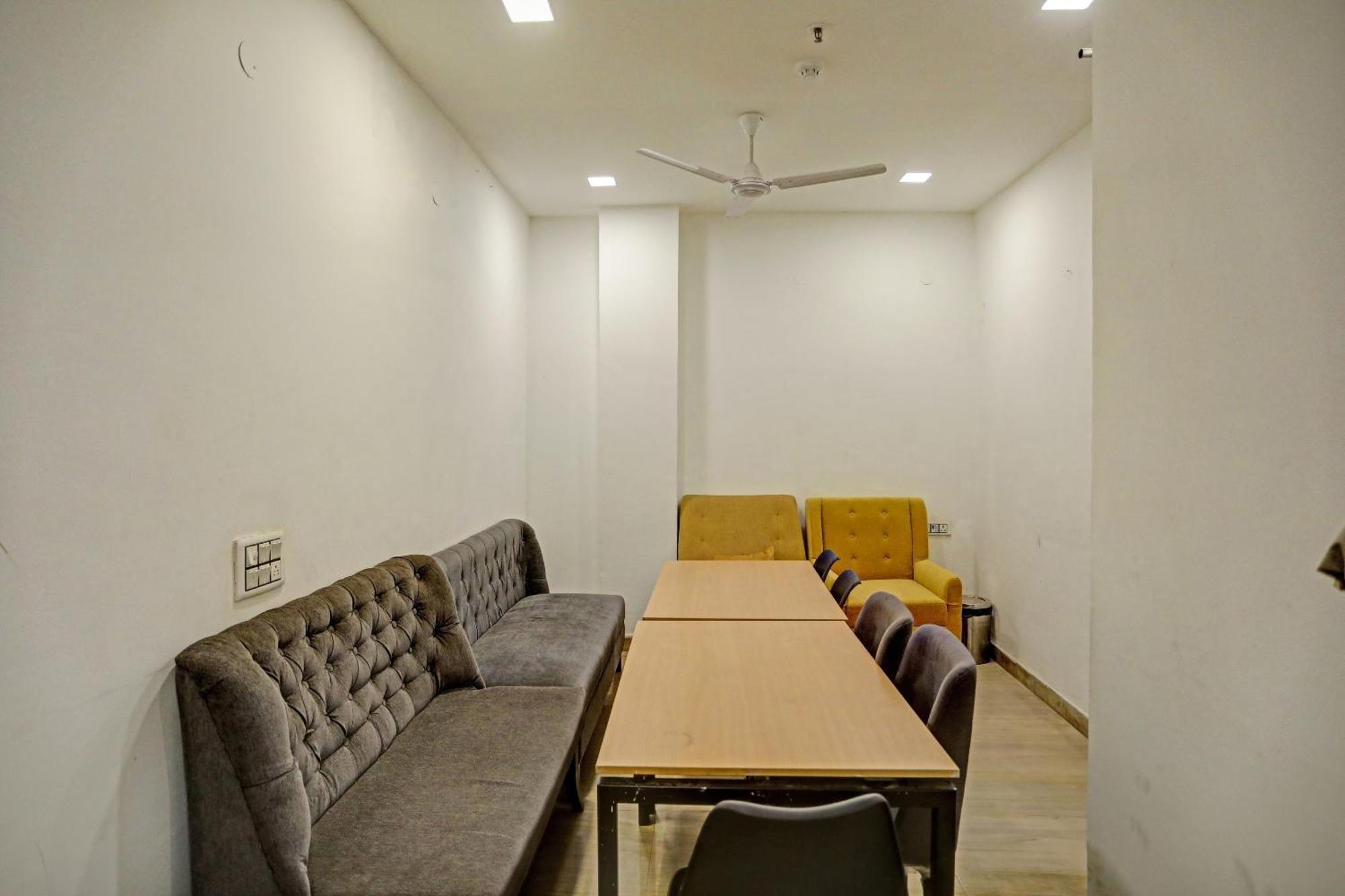 Hotel Super Townhouse Mannat Rohini 16 4*