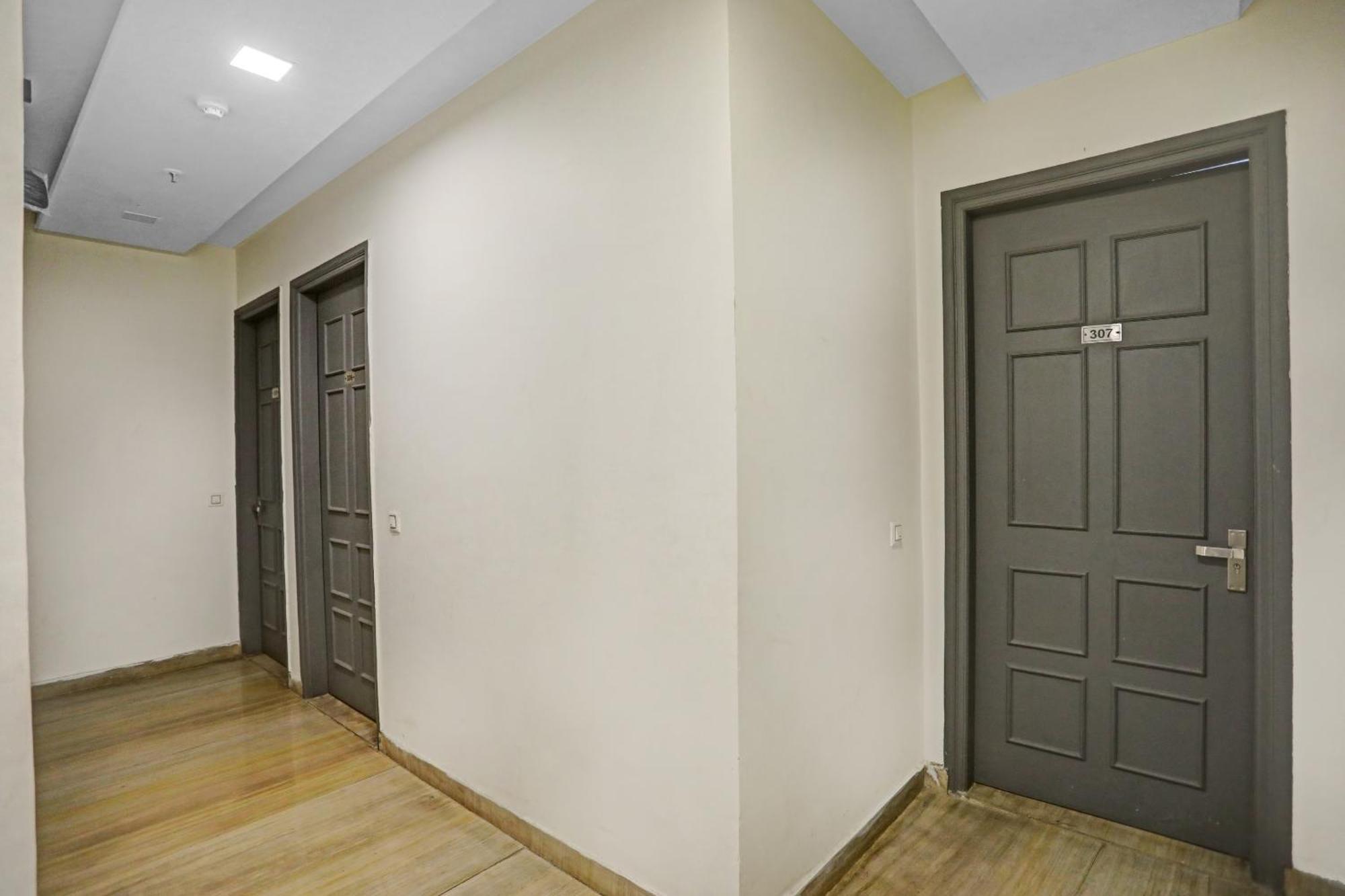 Super Townhouse Mannat Rohini 16 4*