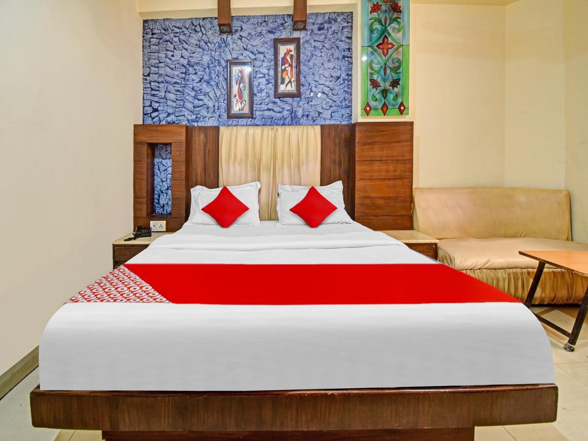 O 81340 Maanavi Hotel 3*