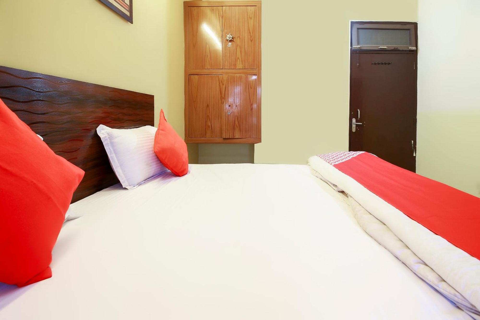 Hotel Oyo Red Stone 3*