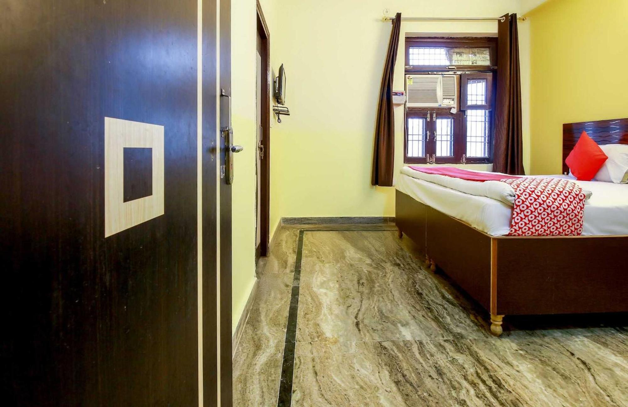Oyo Red Stone 3* Delhi (National Capital Territory of India)