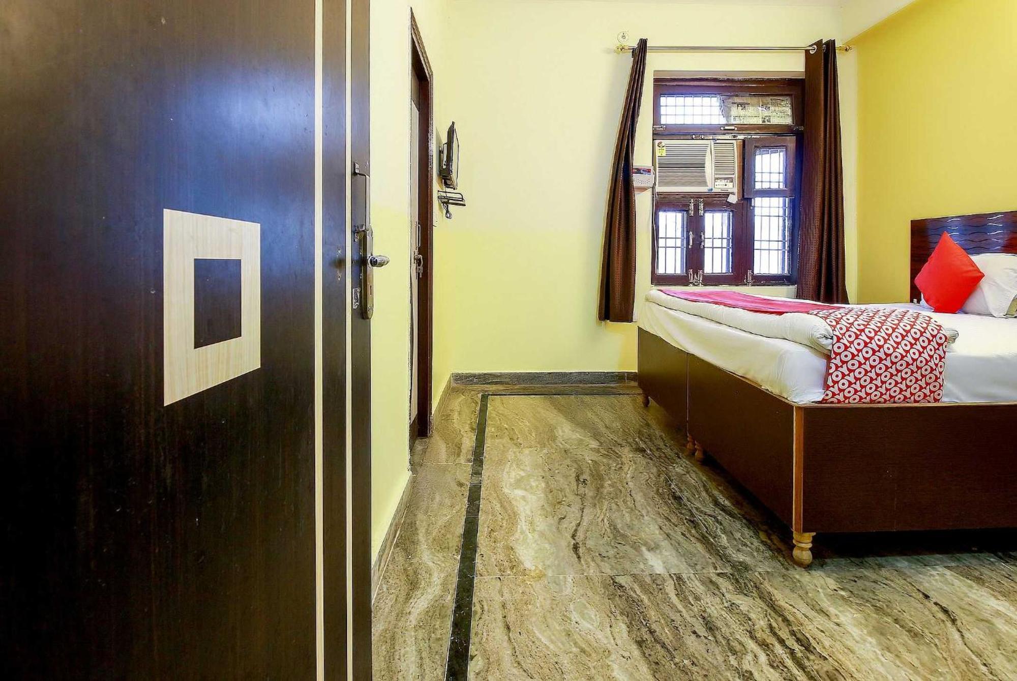 Hotel Oyo Red Stone 3*