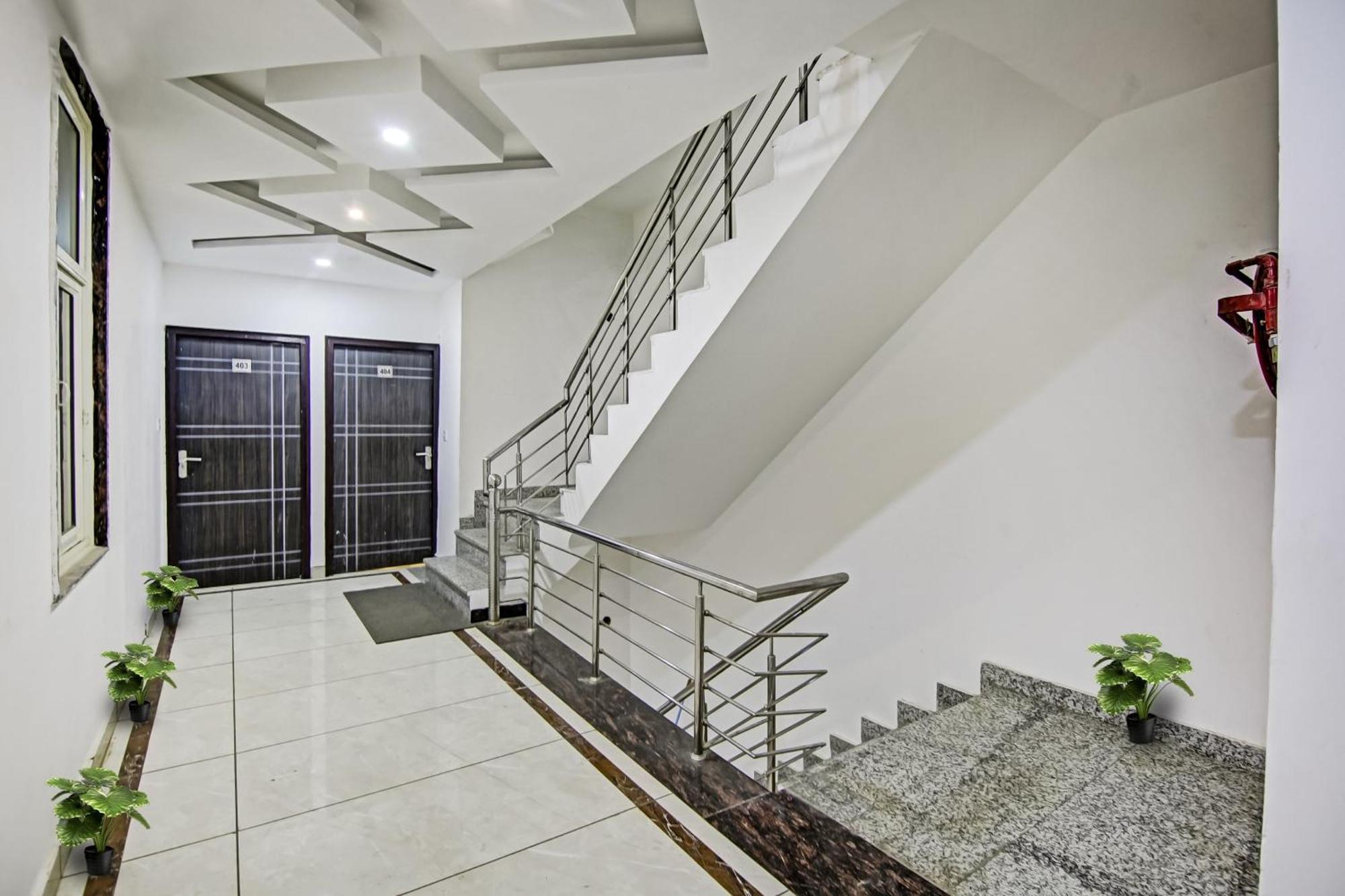 Hotel O Tez Plaza