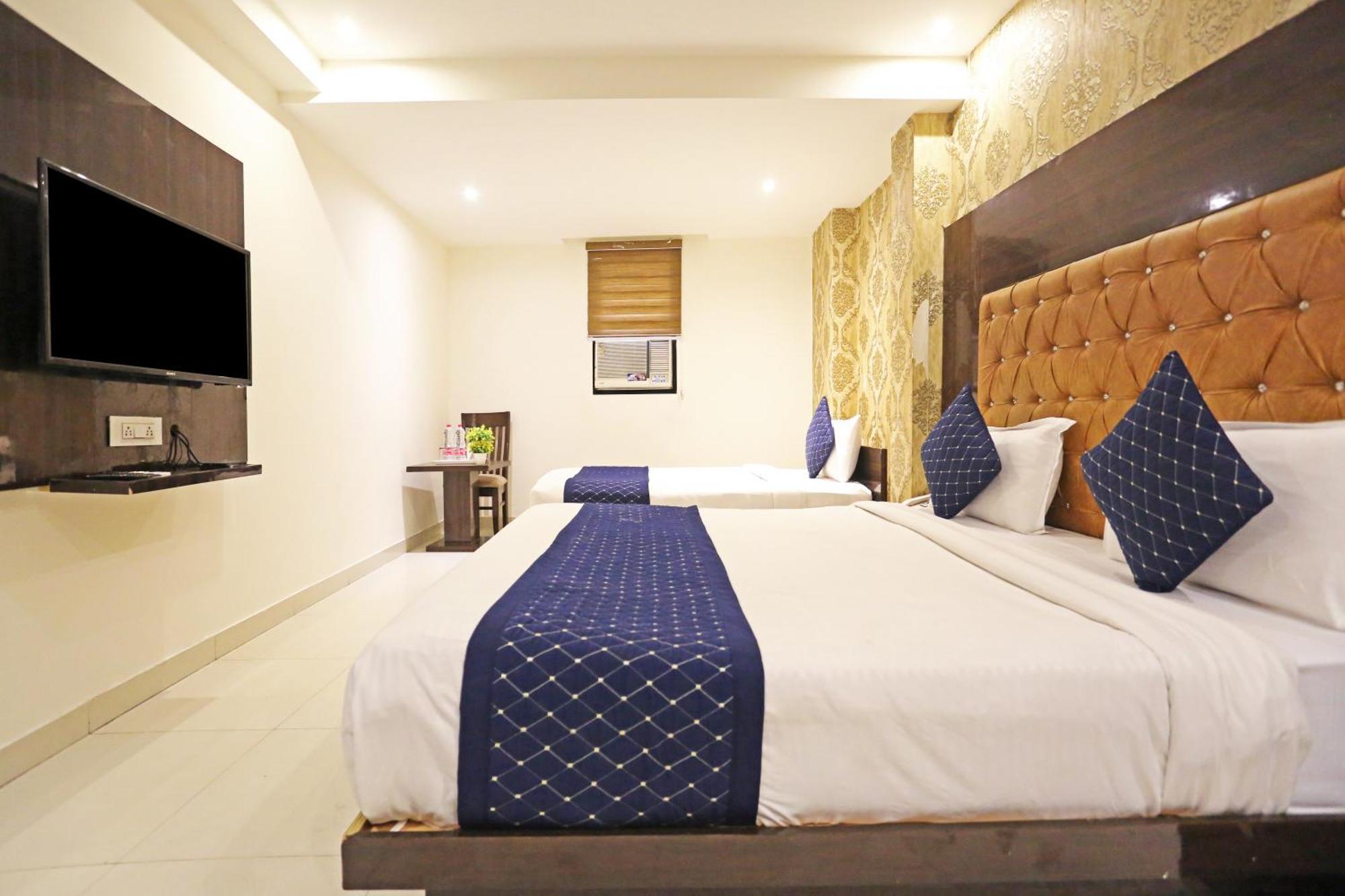 Hotel Iconic Near Delhi Igi Airport