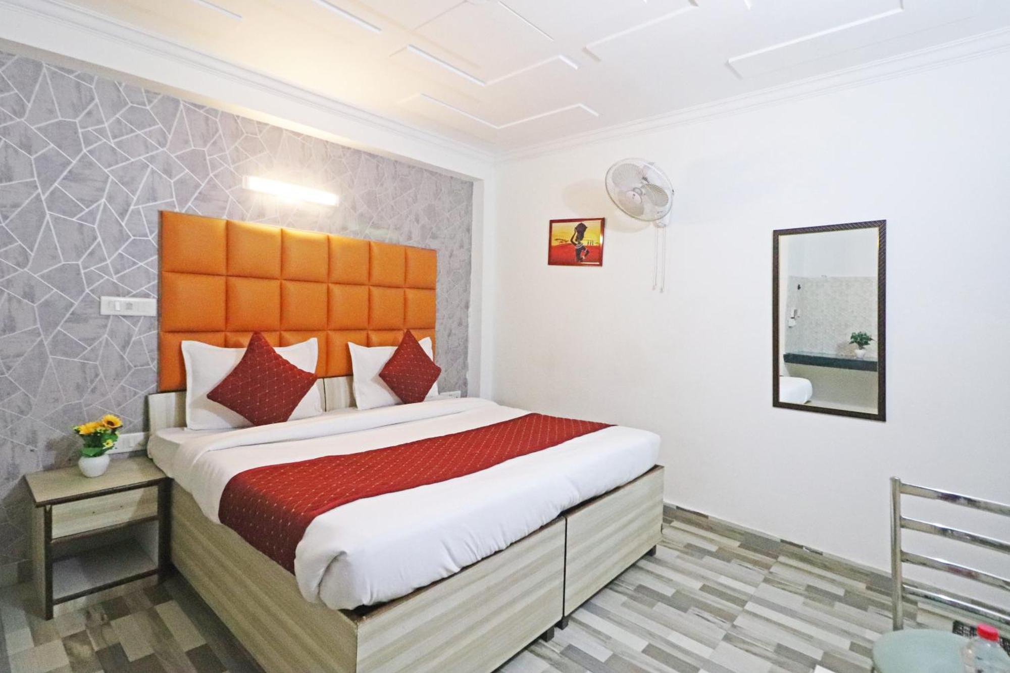 Iconic Near Delhi Igi Airport 3*