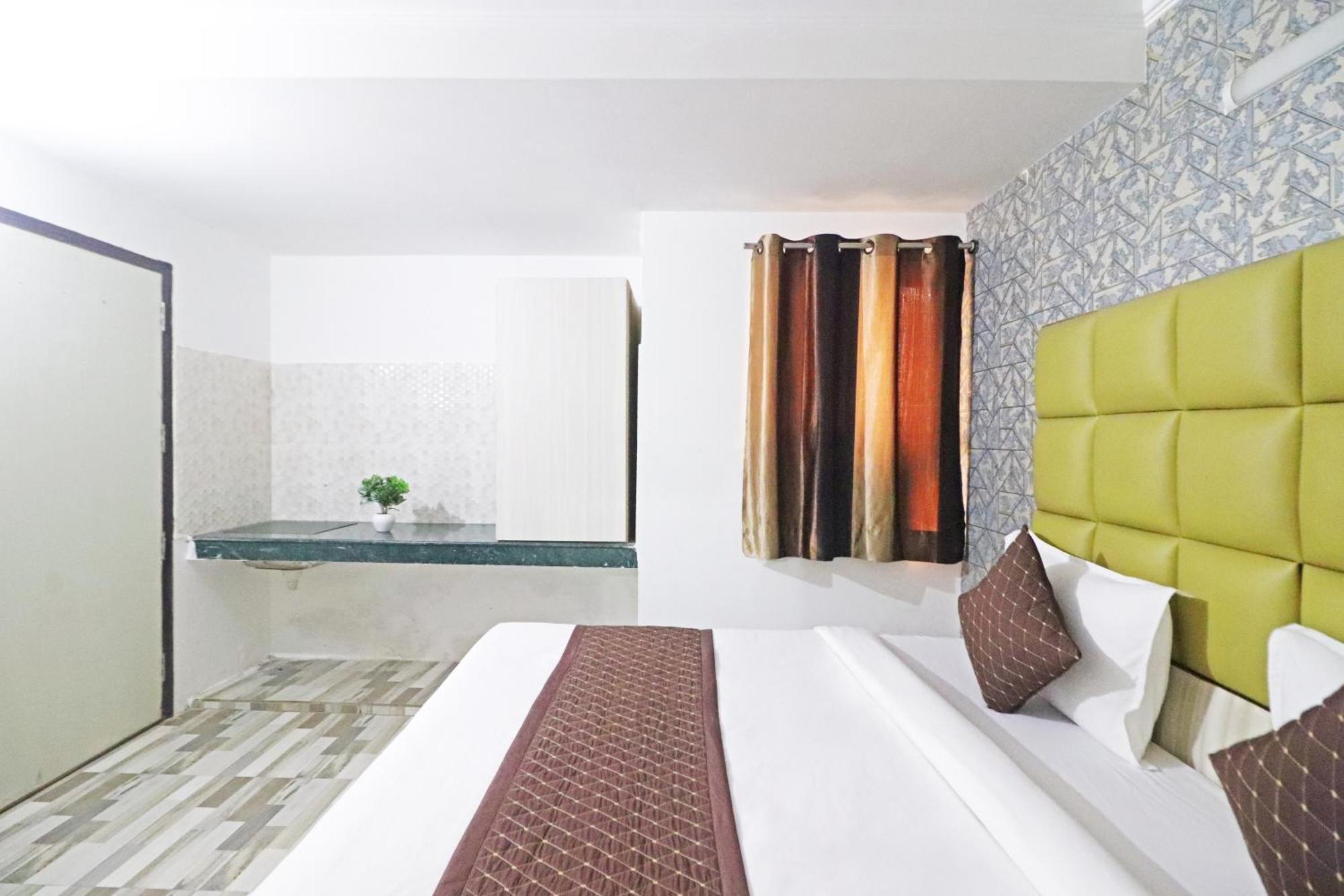 Iconic Near Delhi Igi Airport Hotel 3*