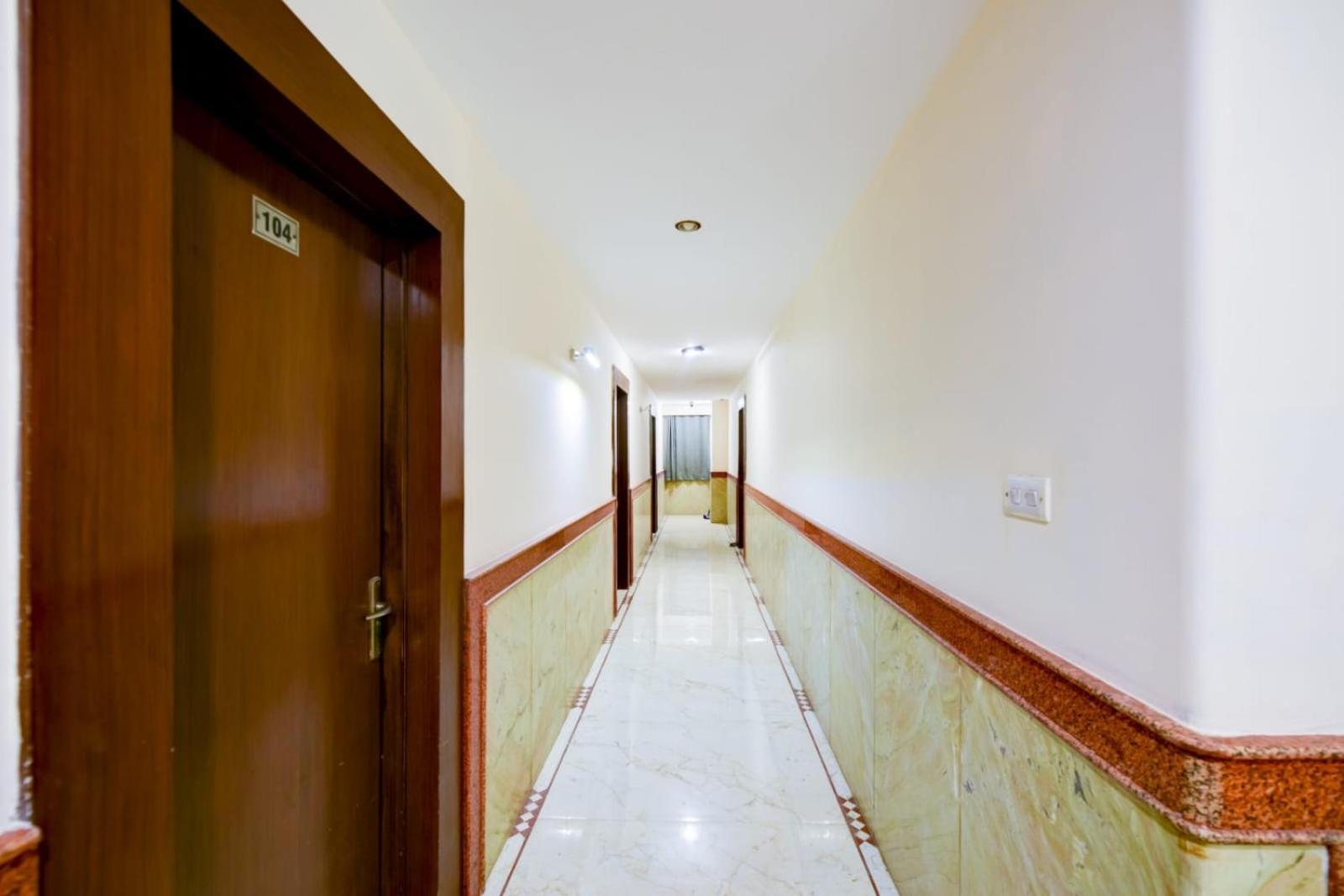 Tourist Deluxe Aero City Mahipalpur Hotel Nova Deli