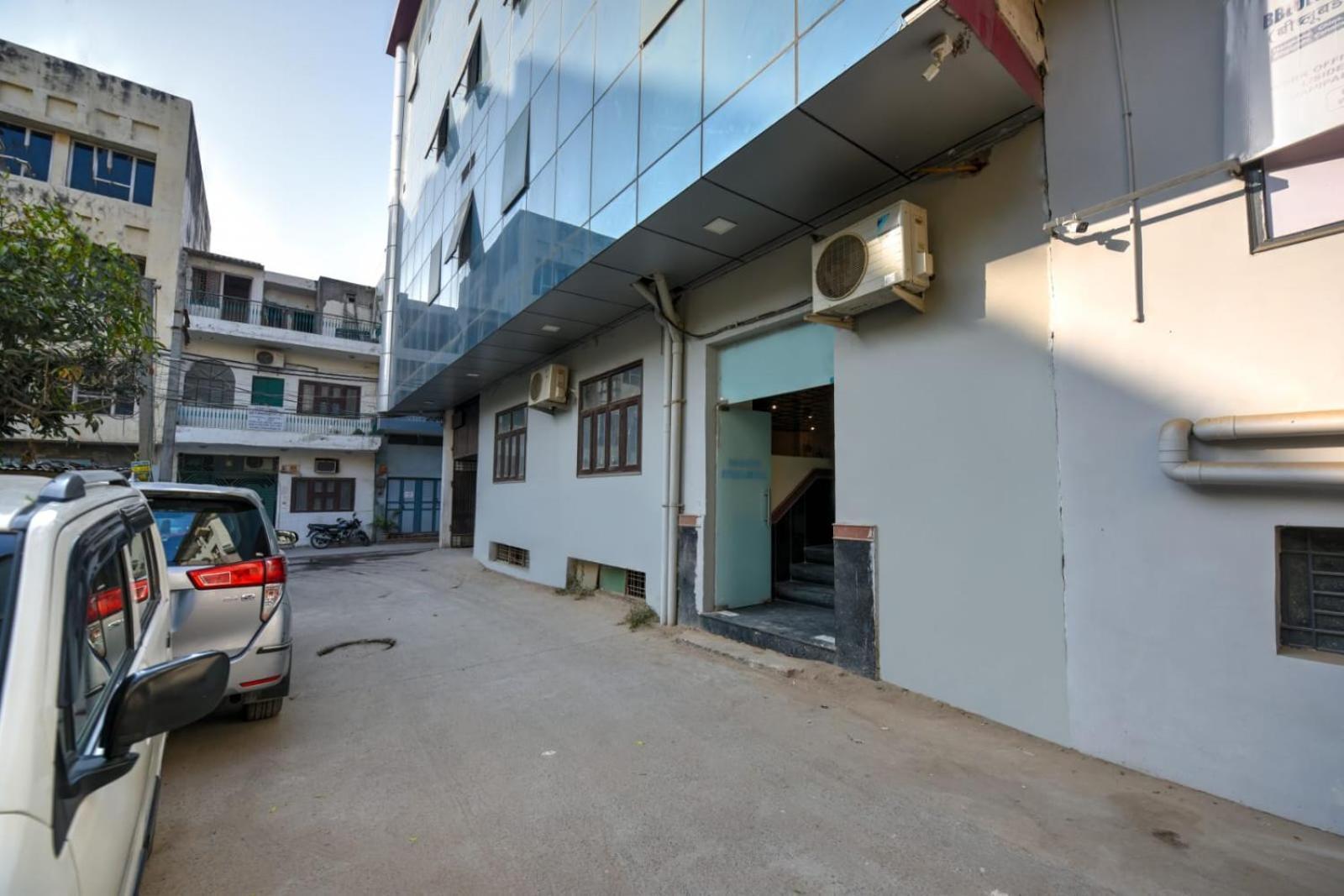 Tourist Deluxe Aero City Mahipalpur