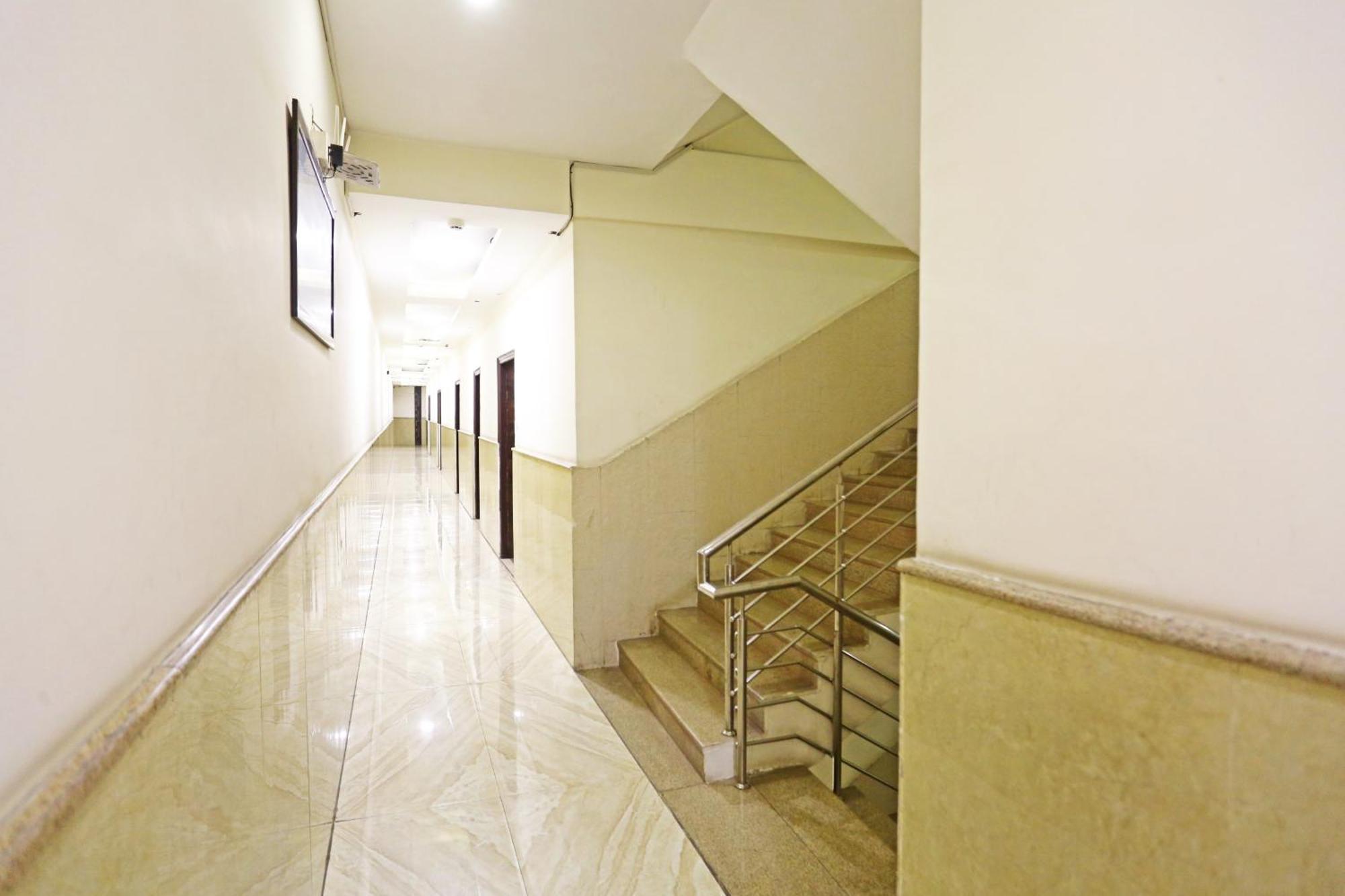 Hotel The Kiara Near Delhi Airport 3*