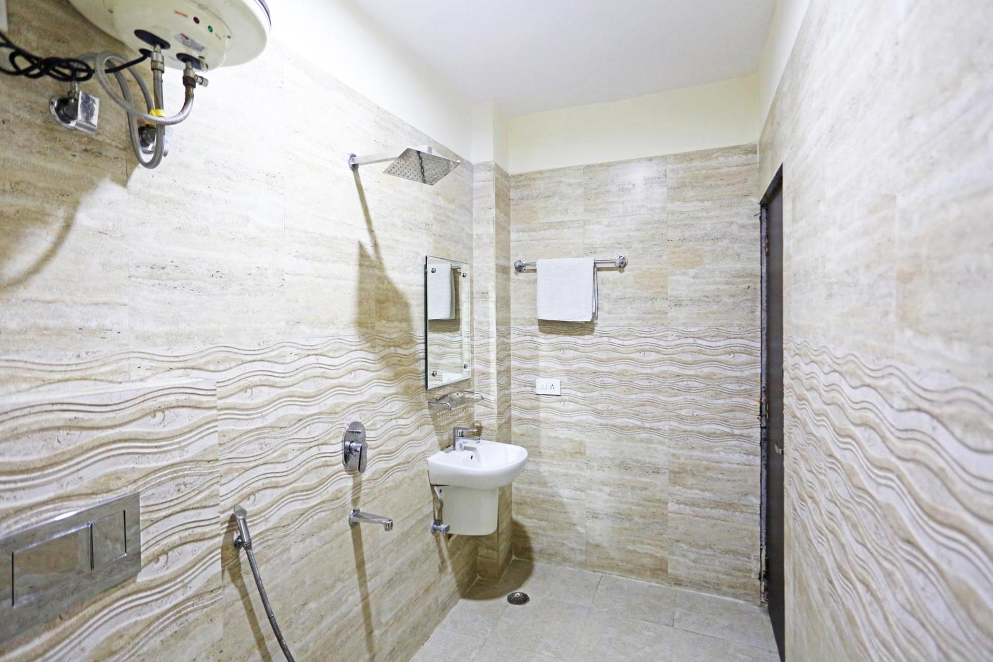 The Kiara Near Delhi Airport 3*