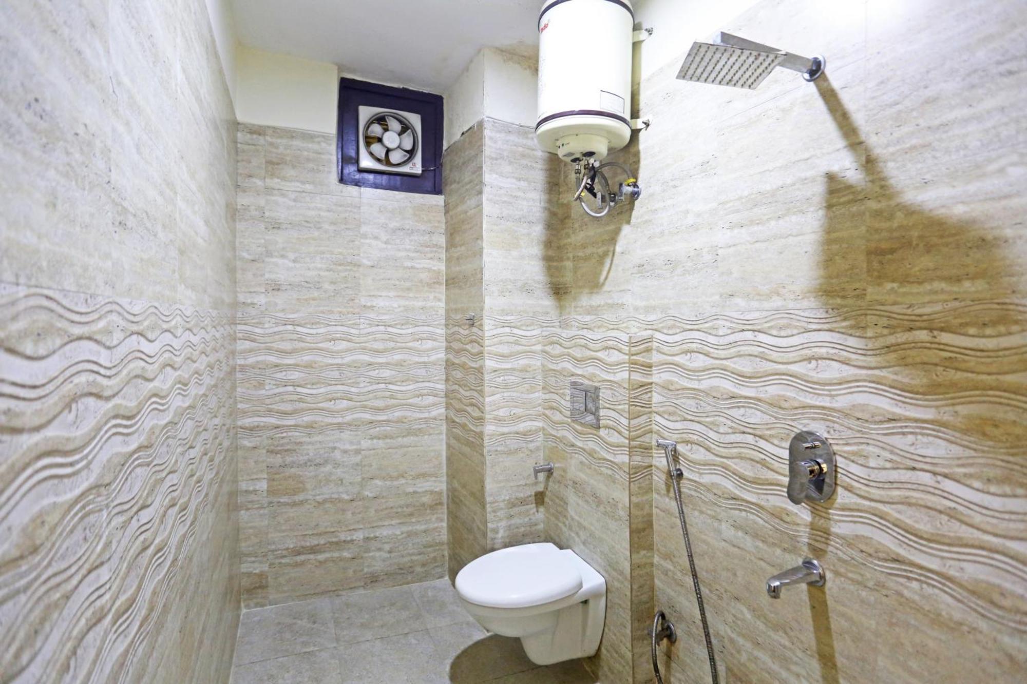Hotel The Kiara Near Delhi Airport 3*