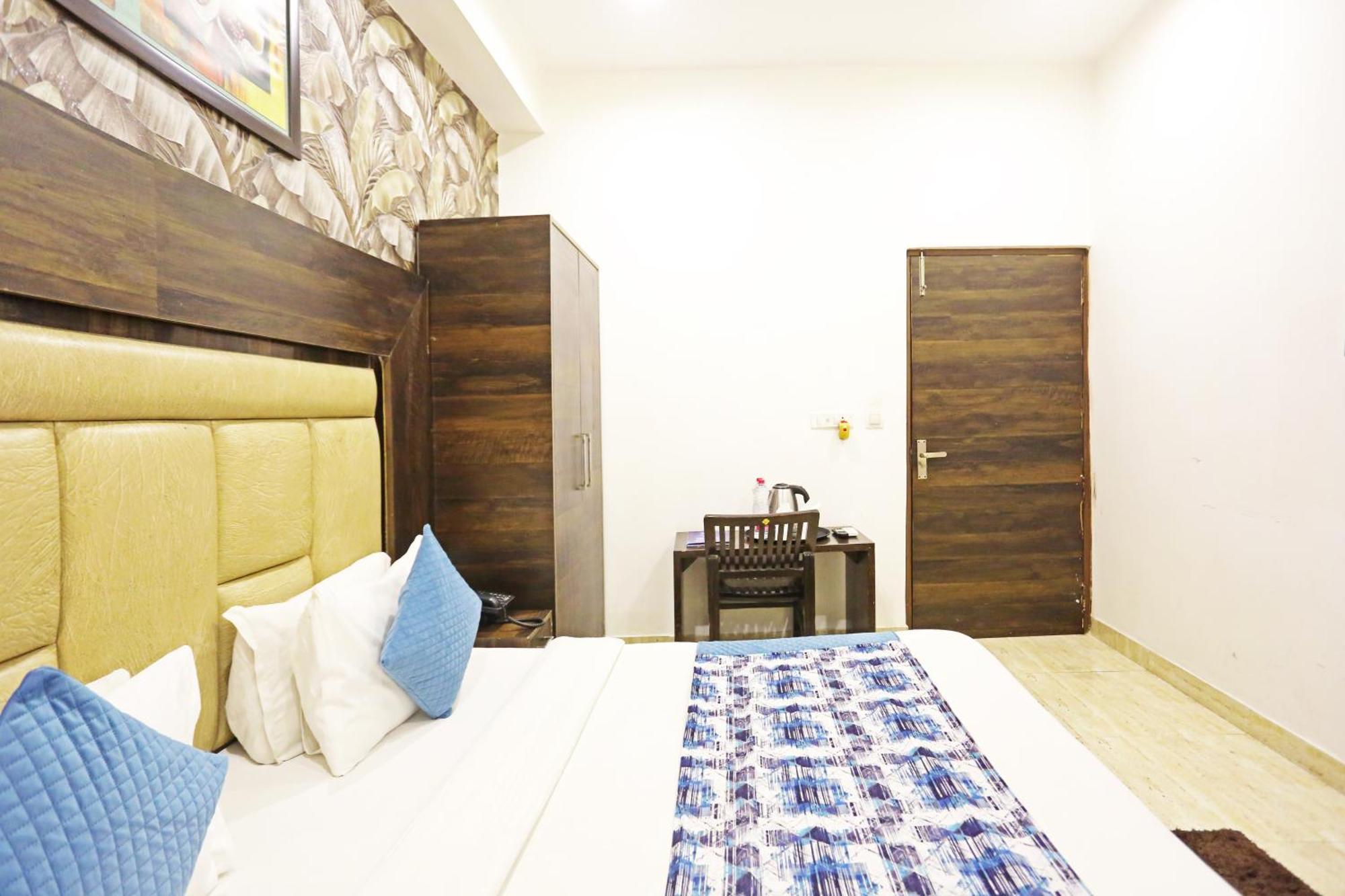 Hotel The Kiara Near Delhi Airport 3*