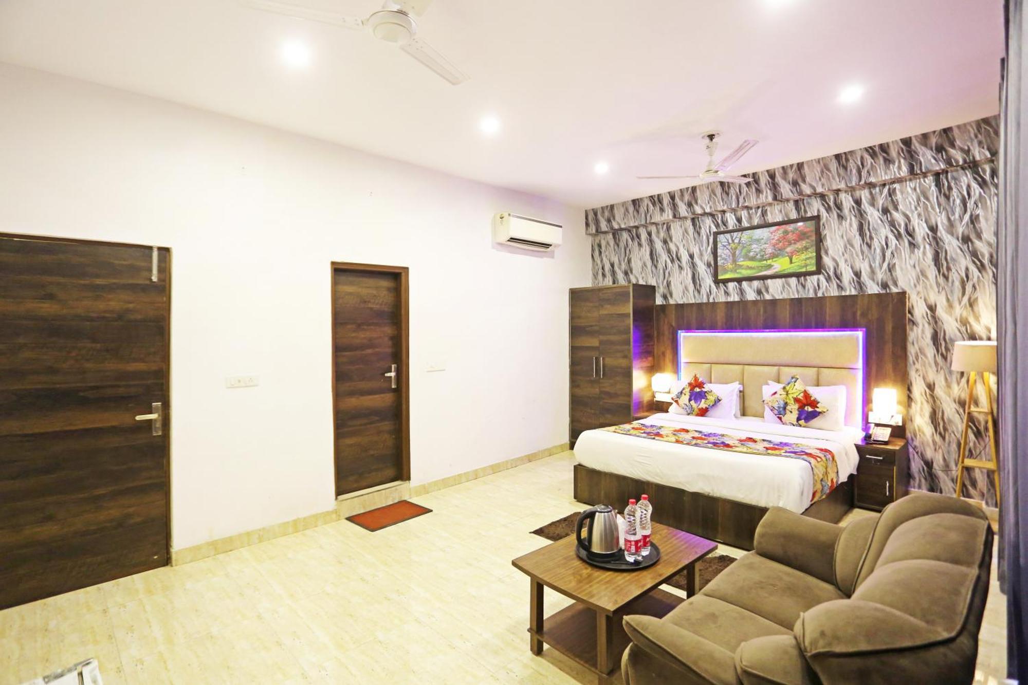 The Kiara Near Delhi Airport Hotel 3*