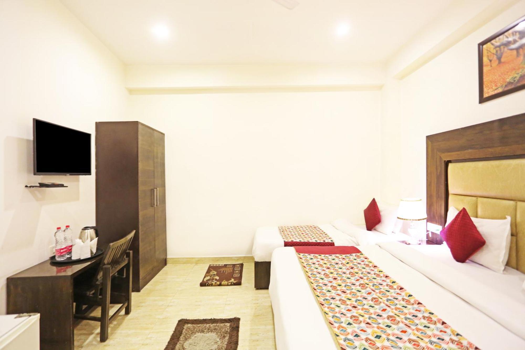 Hotel The Kiara Near Delhi Airport 3*