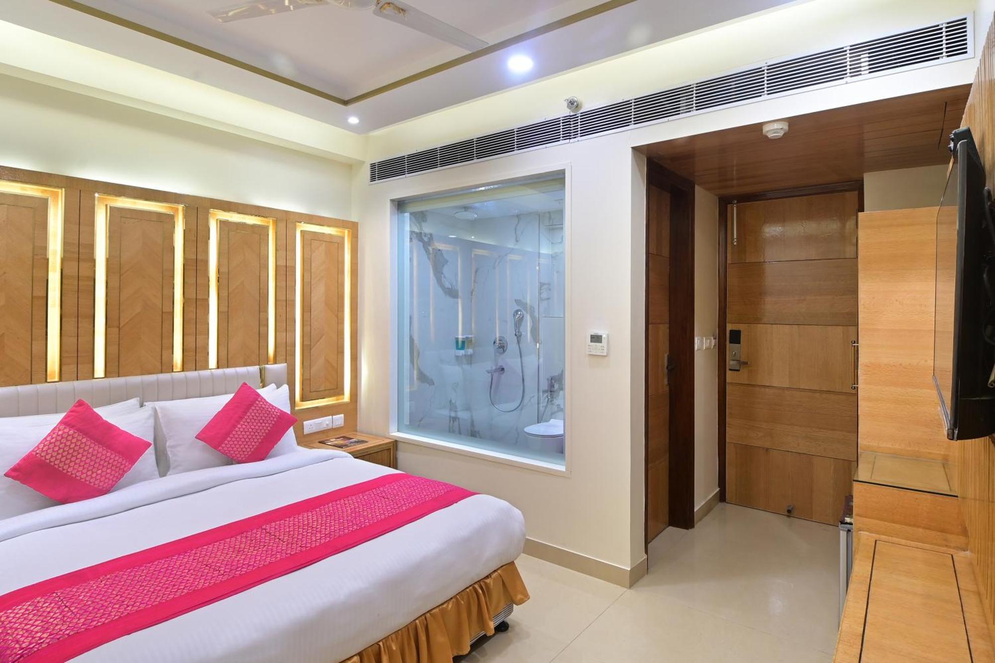 Guest house Gold Palace - 03 Mins Walk From Railway Station New Delhi