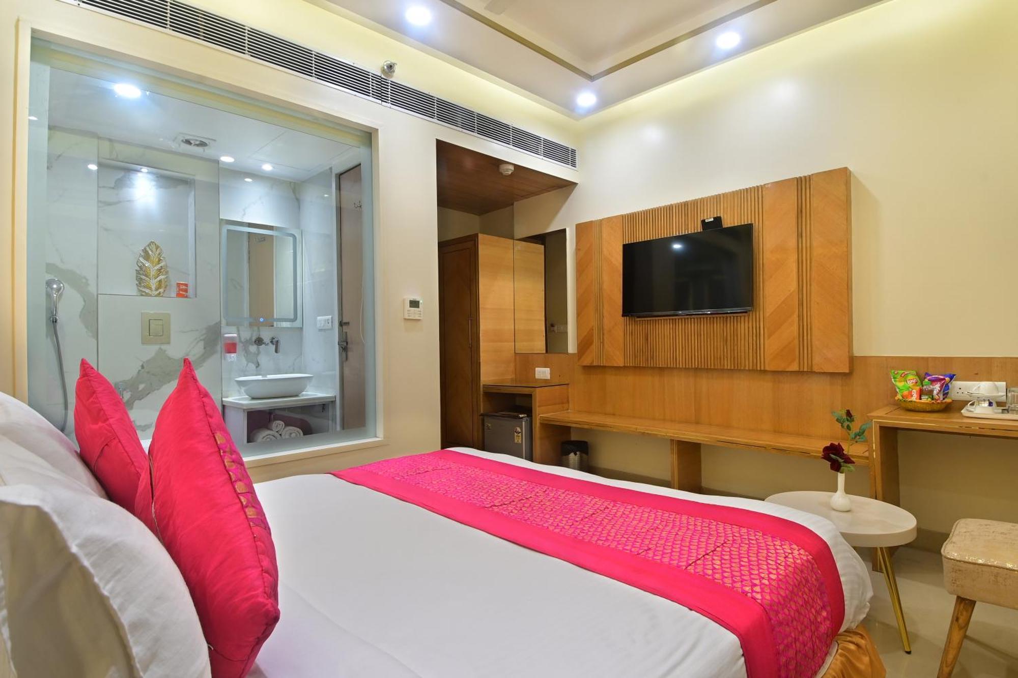 Gold Palace - 03 Mins Walk From Railway Station Guest house 3*
