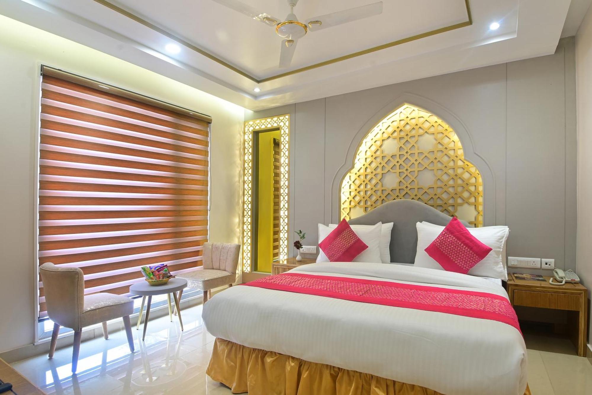 Gold Palace - 03 Mins Walk From Railway Station