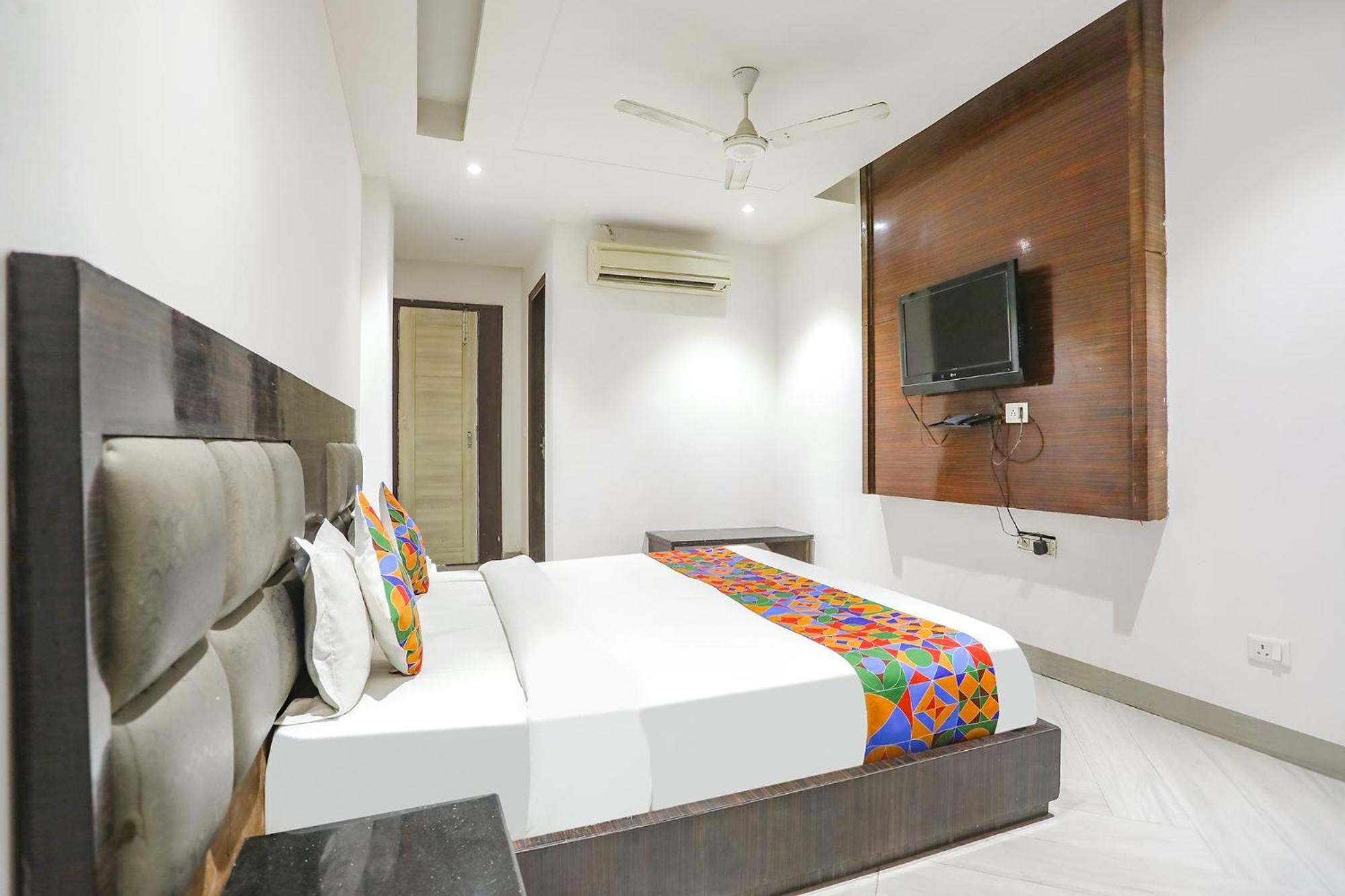 Fabexpress Lotus Palace Hotel 3*