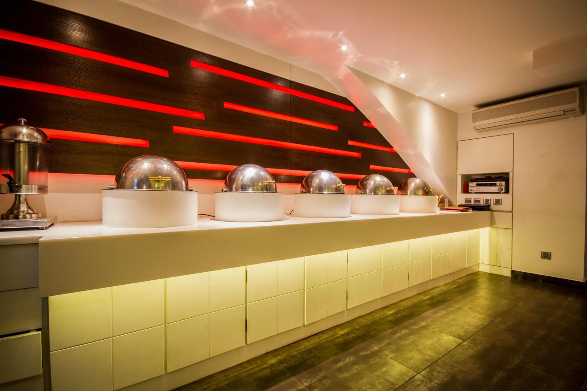 Grand Godwin - Complimentary Airport Pickup -near Ndls Railway Stn Nova Deli