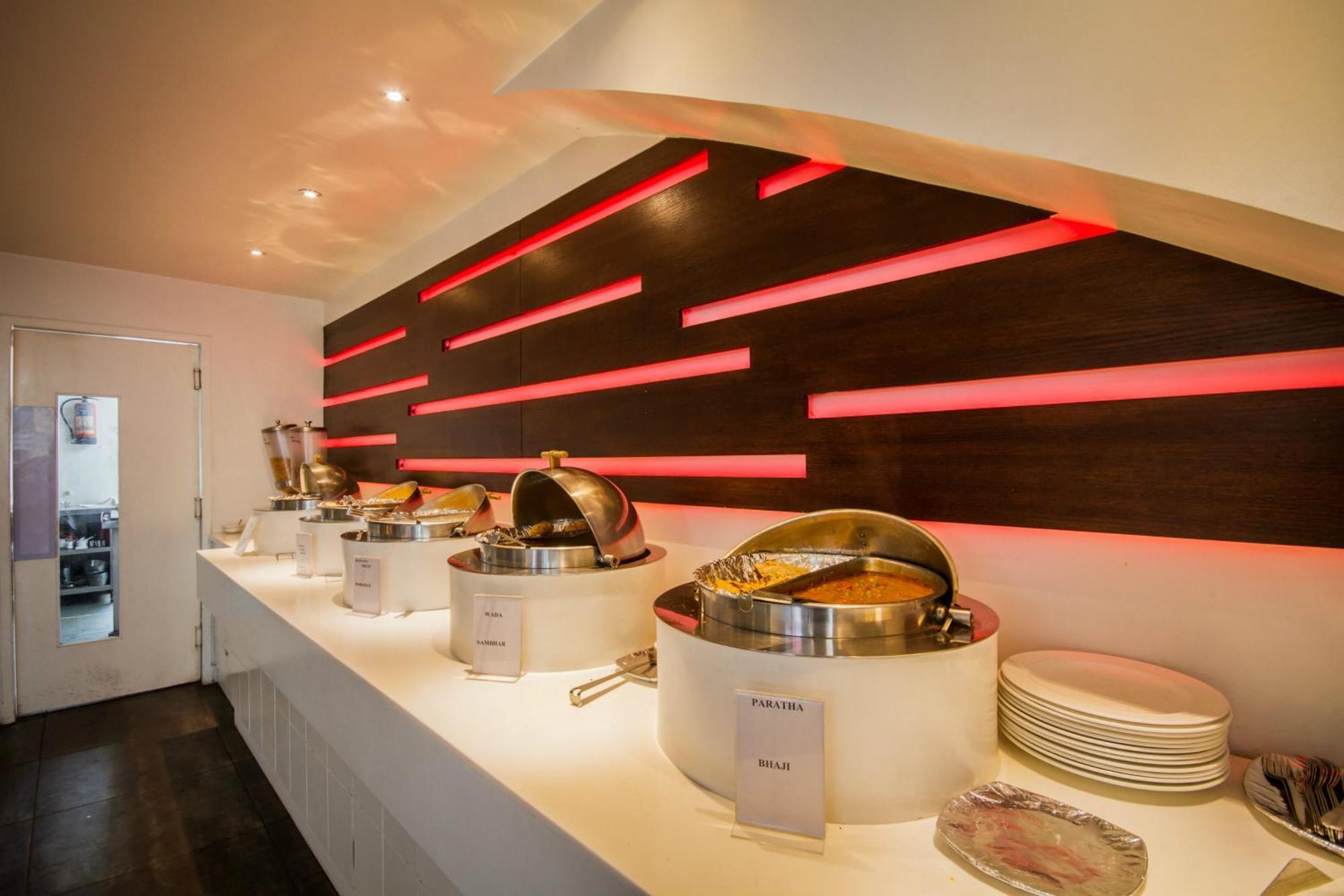 Grand Godwin - Complimentary Airport Pickup -near Ndls Railway Stn Nova Deli