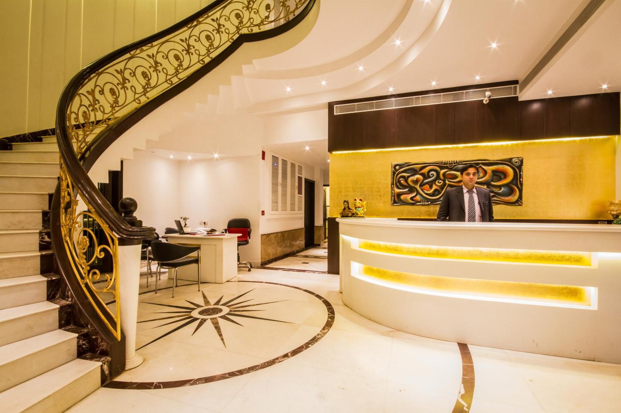 Grand Godwin - Complimentary Airport Pickup -near Ndls Railway Stn