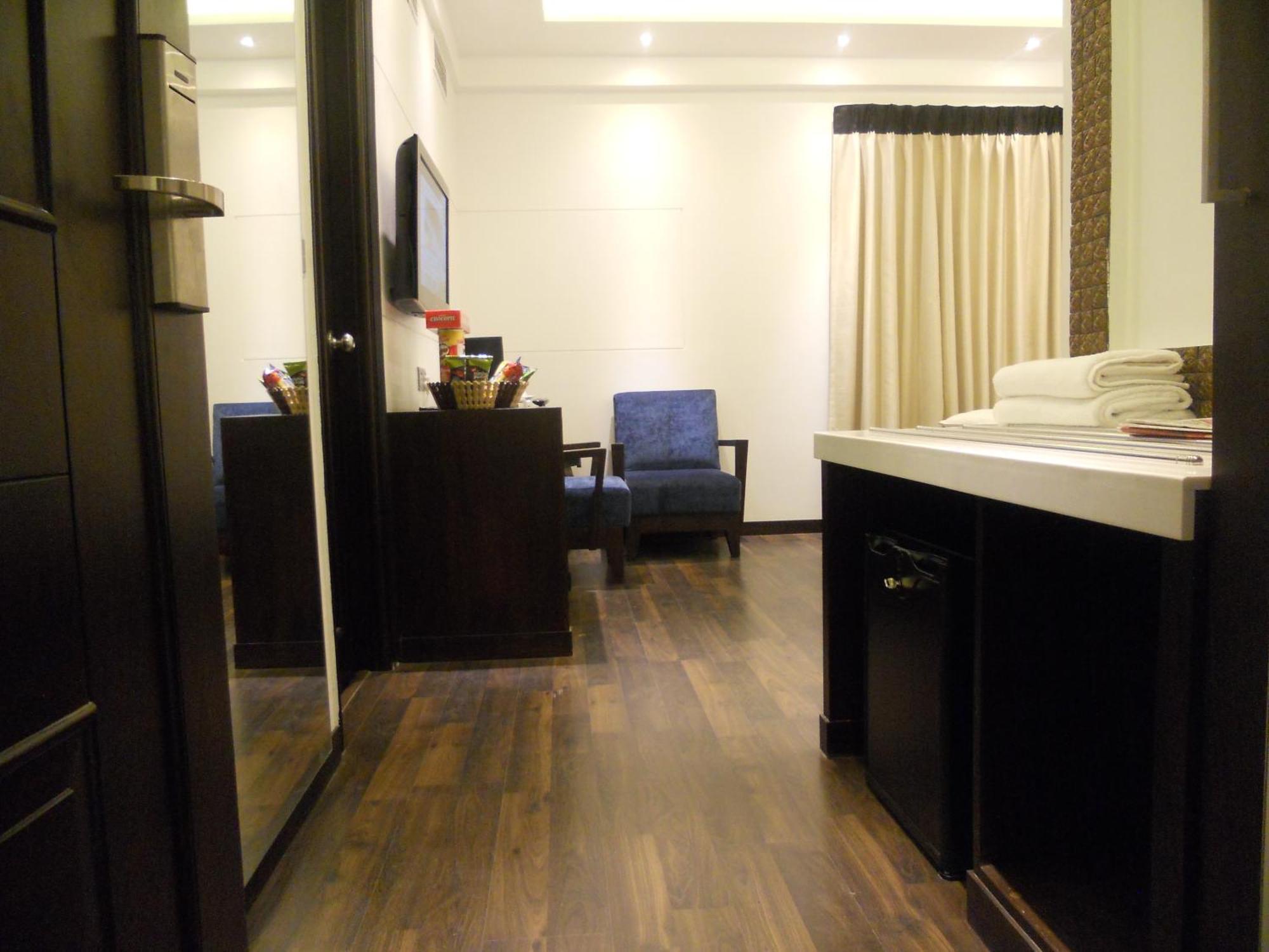 Hotel Grand Godwin - Complimentary Airport Pickup -near Ndls Railway Stn Nova Deli