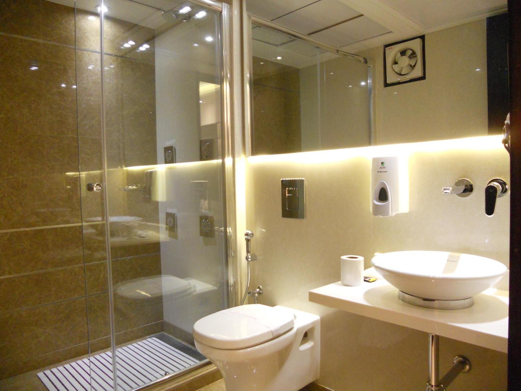 Hotel Grand Godwin - Complimentary Airport Pickup -near Ndls Railway Stn 4*