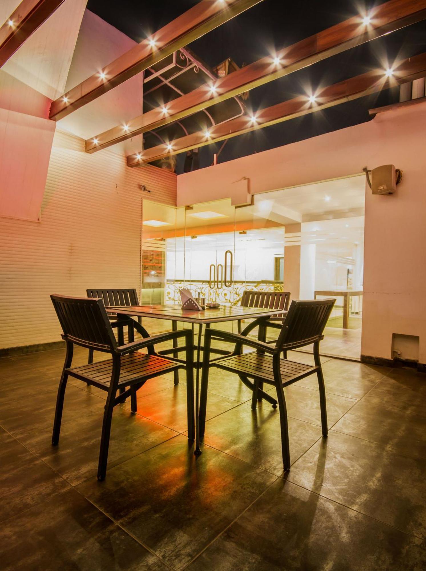 Hotel Grand Godwin - Complimentary Airport Pickup -near Ndls Railway Stn 4*
