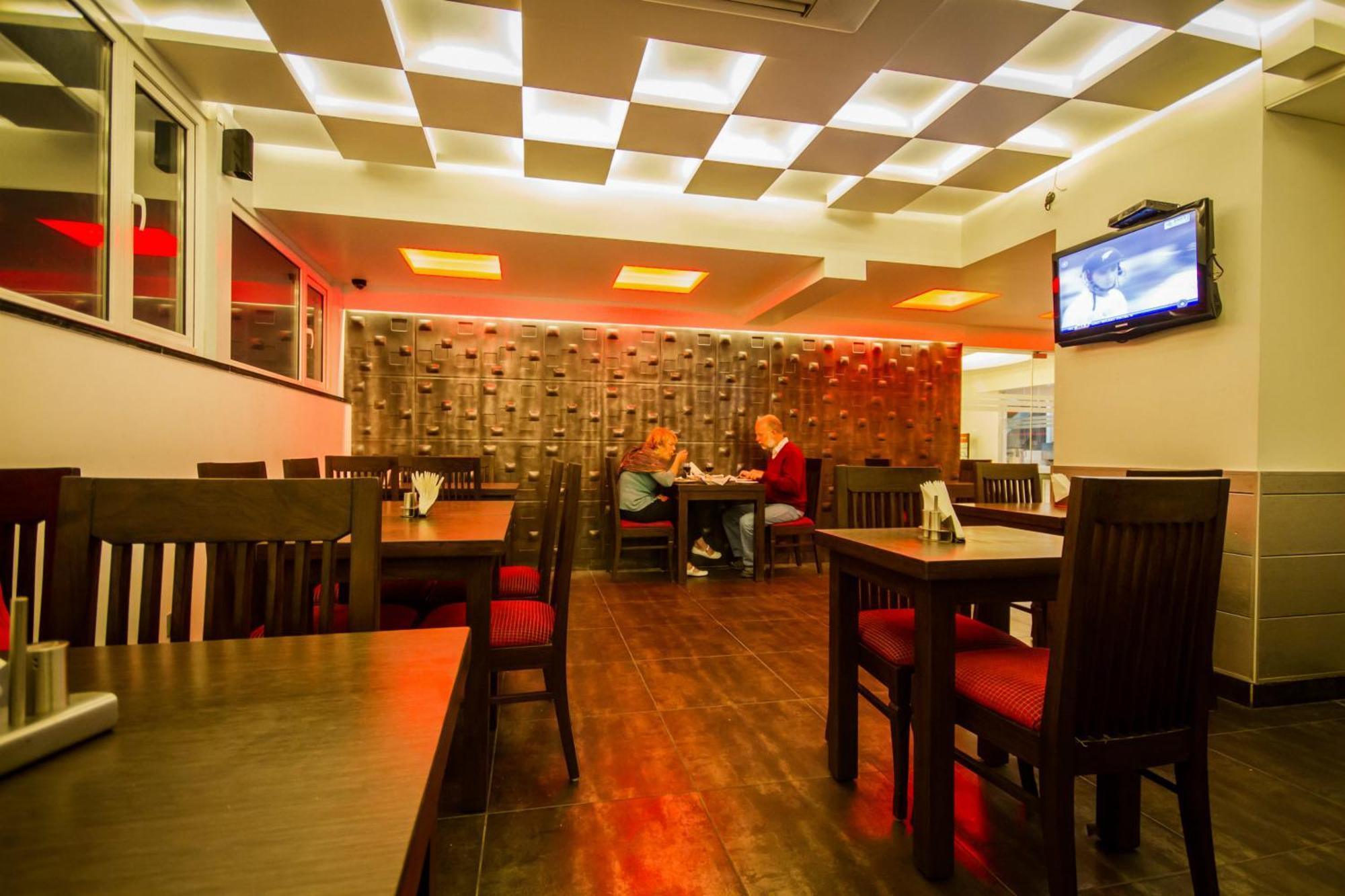 Grand Godwin - Complimentary Airport Pickup -near Ndls Railway Stn Nova Deli