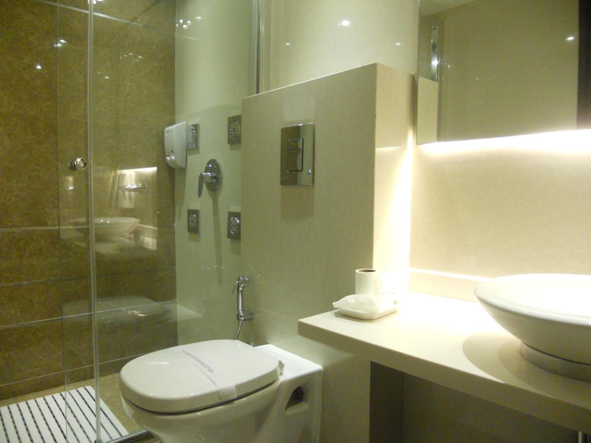 Grand Godwin - Complimentary Airport Pickup -near Ndls Railway Stn