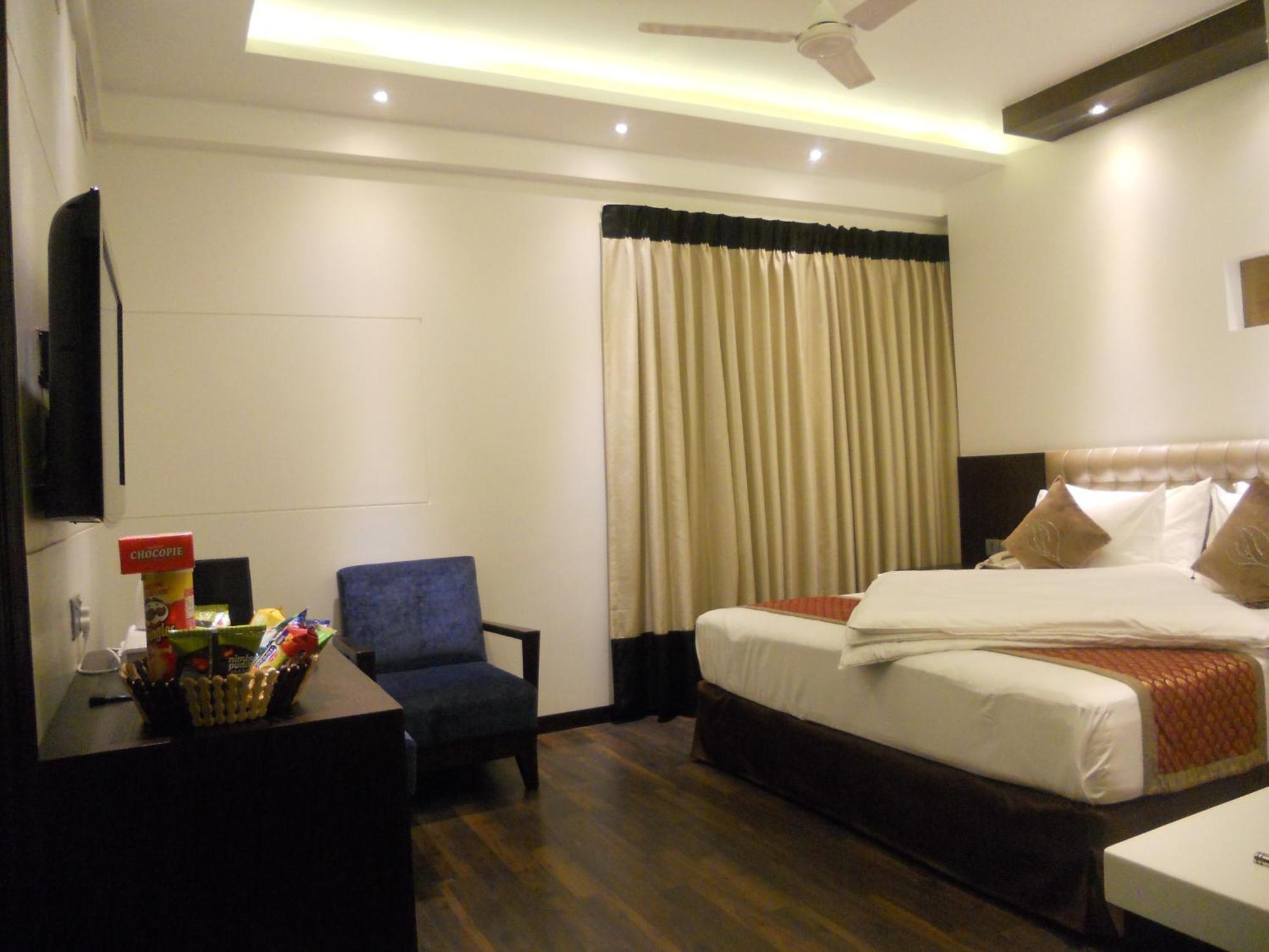 Grand Godwin - Complimentary Airport Pickup -near Ndls Railway Stn