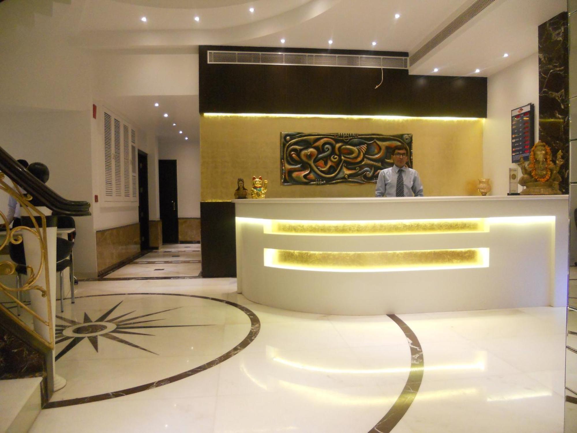 Grand Godwin - Complimentary Airport Pickup -near Ndls Railway Stn