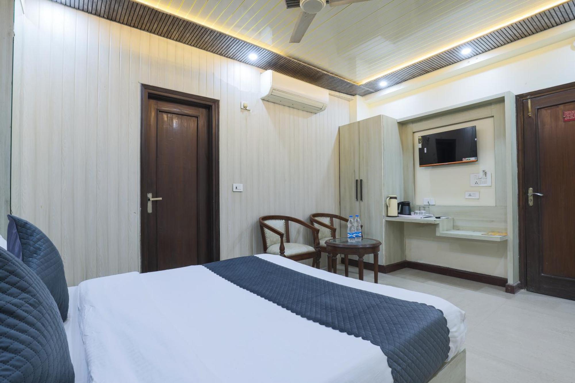 Hotel Blessings On Road Near New Delhi Railway Station 3*