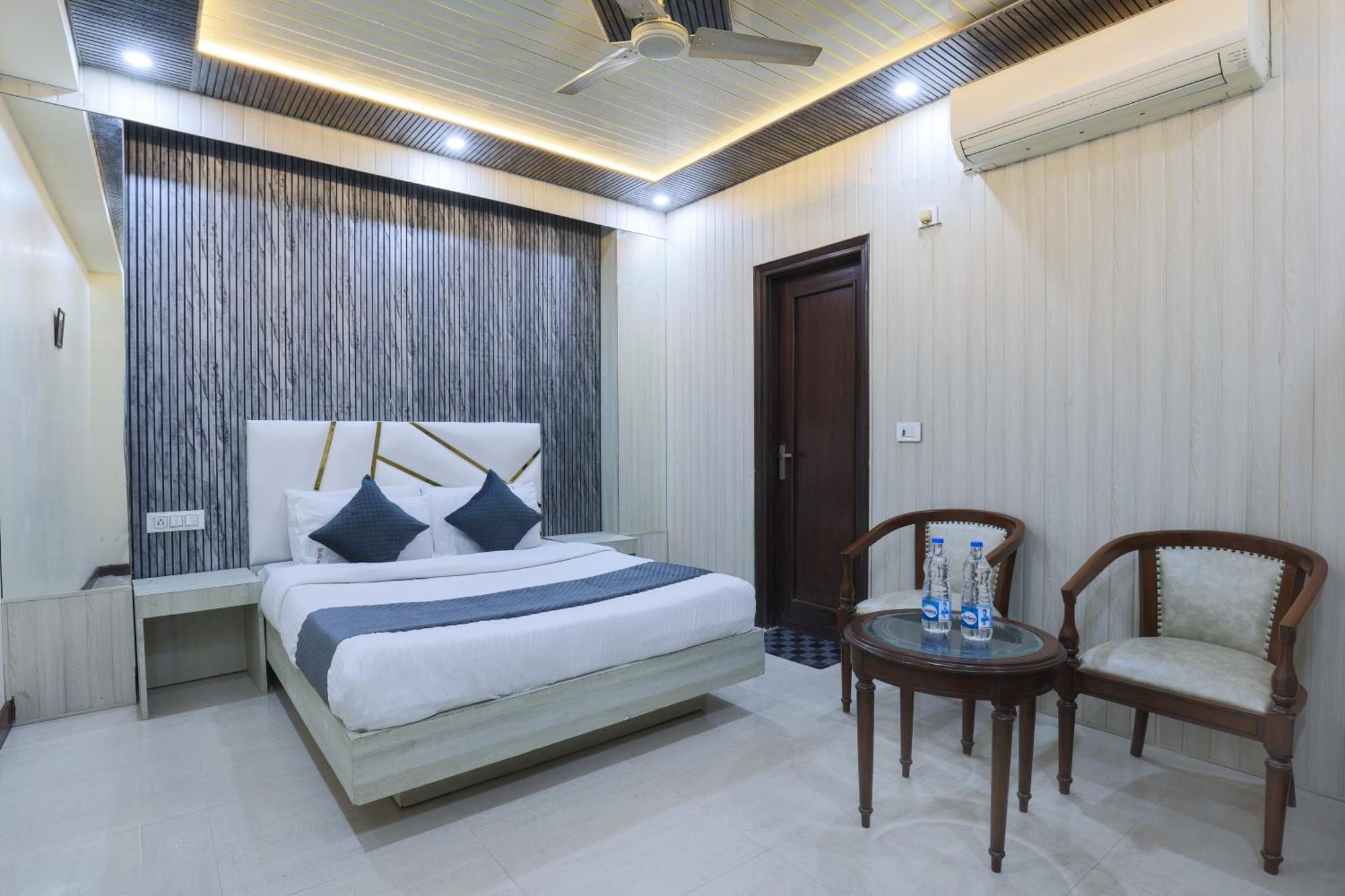 Hotel Blessings On Road Near New Delhi Railway Station Paharganj