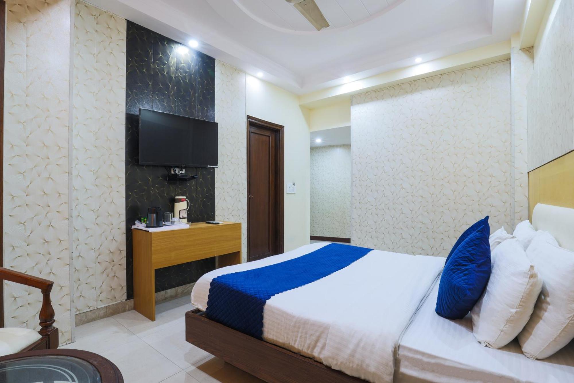 Hotel Blessings On Road Near New Delhi Railway Station Paharganj