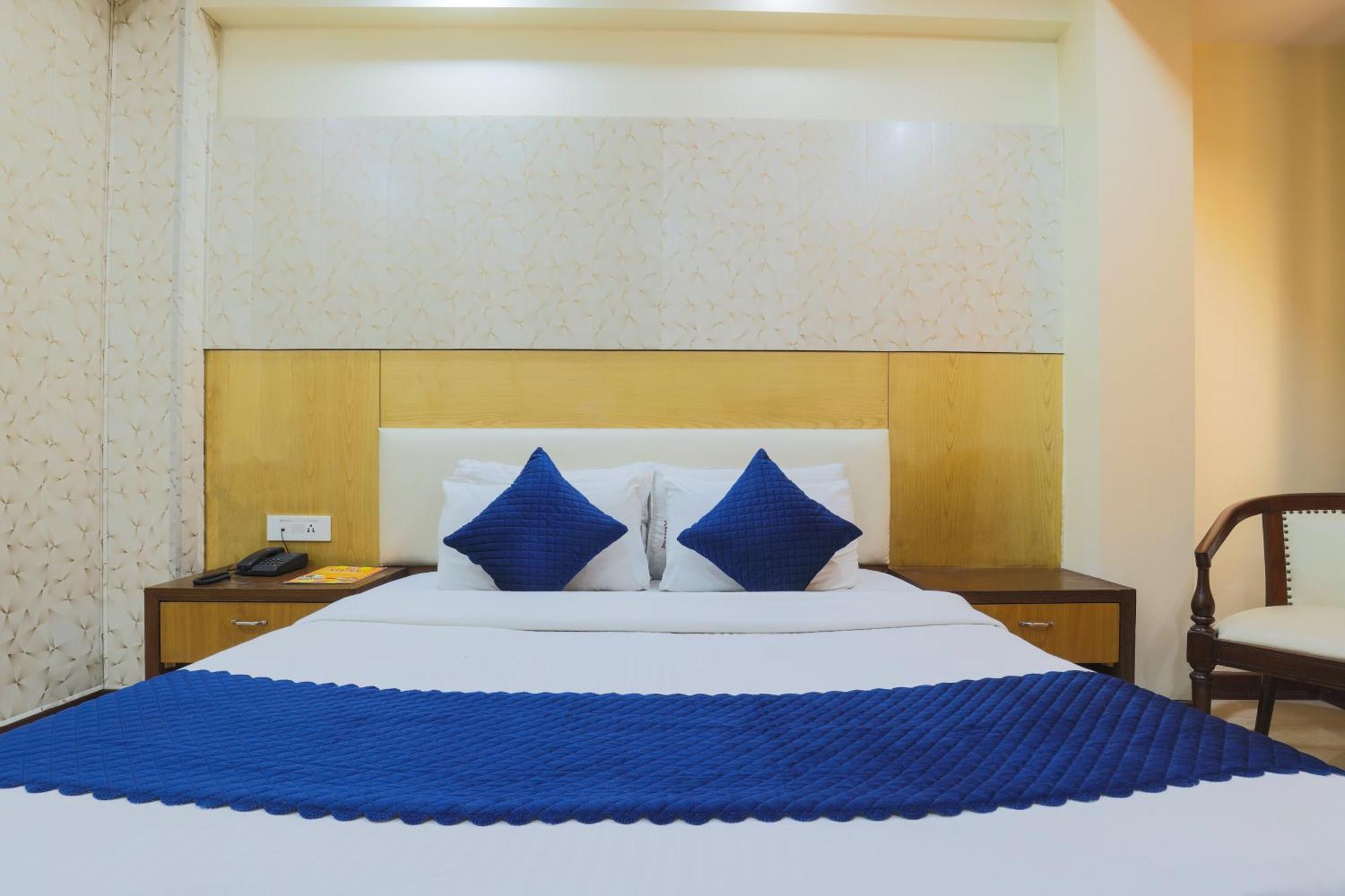 Hotel Blessings On Road Near New Delhi Railway Station Paharganj