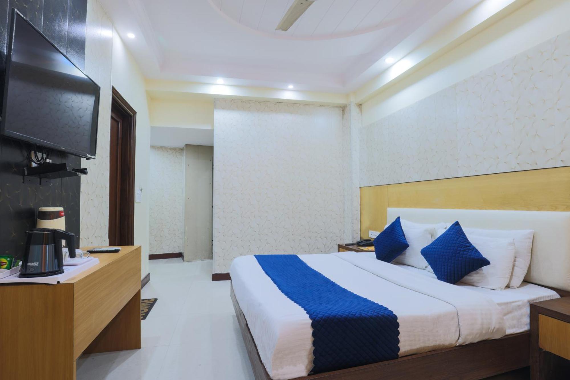 Hotel Blessings On Road Near New Delhi Railway Station 3*