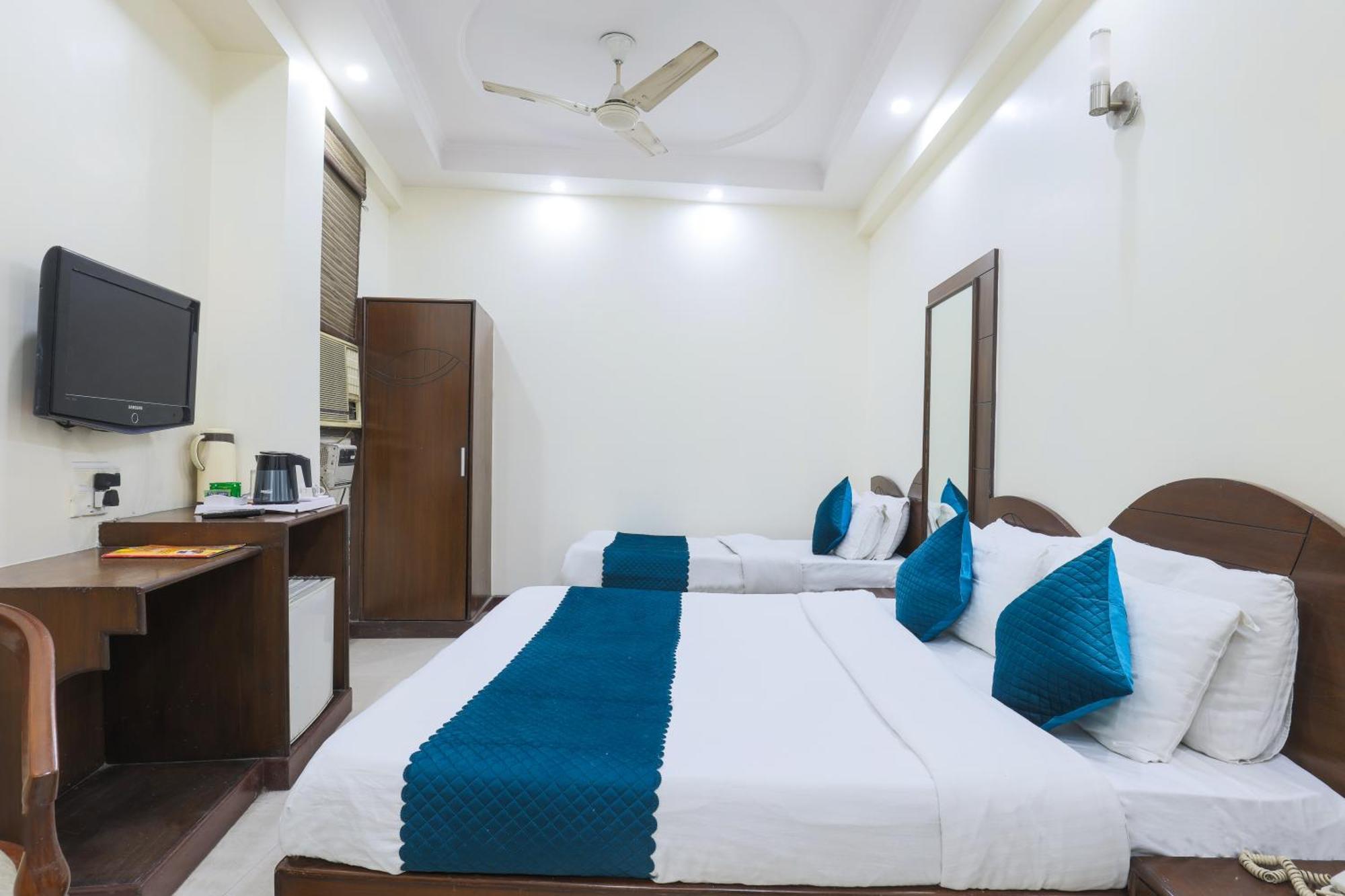 Hotel Blessings On Road Near New Delhi Railway Station 3*